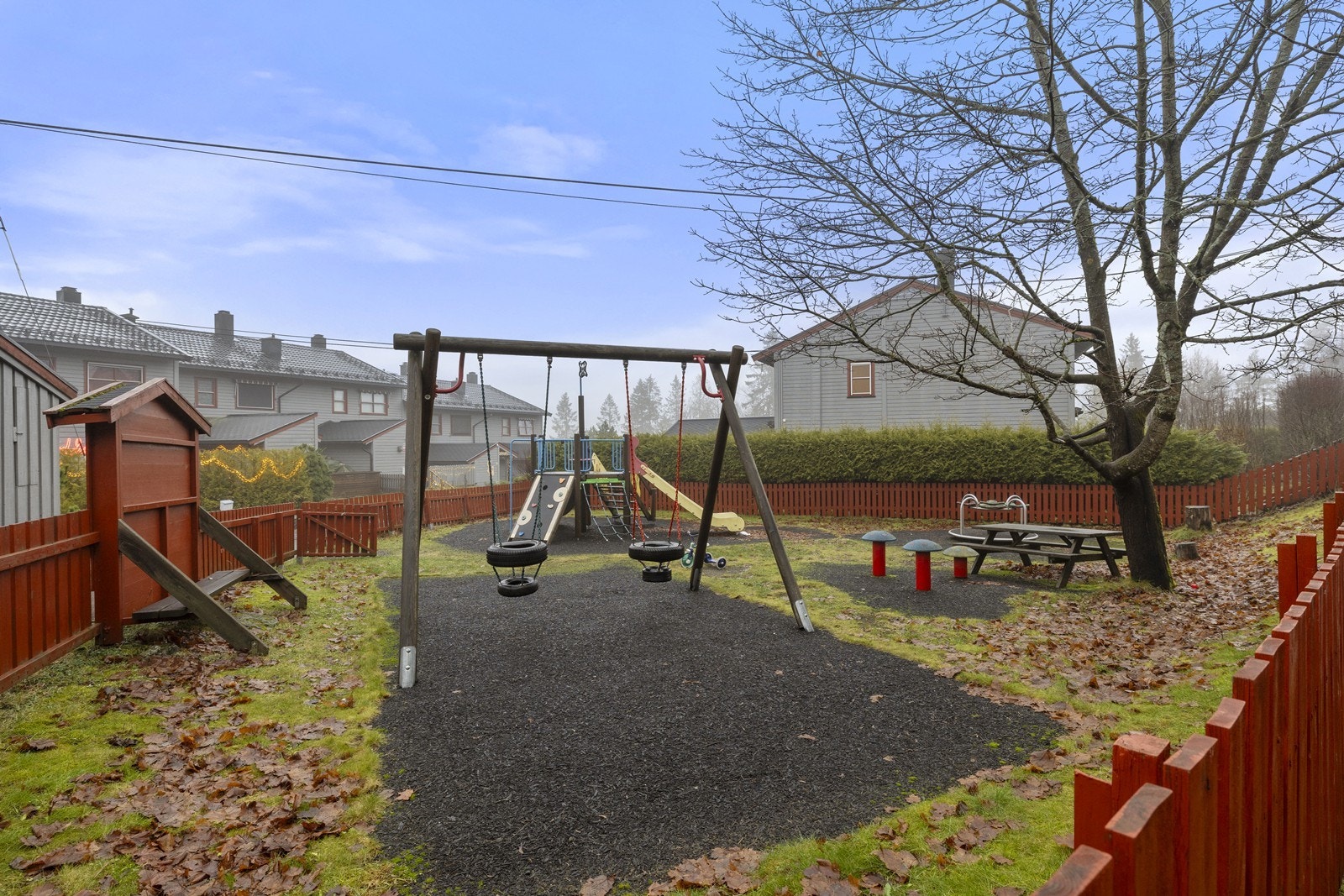 Området har flotte felles uteområder, inkludert lekeplasser for de minste. Galleribilde