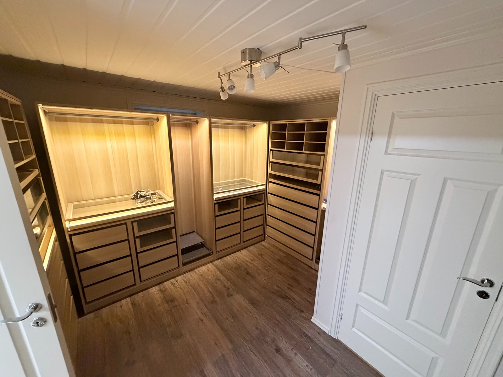 Walk-in i tilknytning til soverom/peisestue Galleribilde