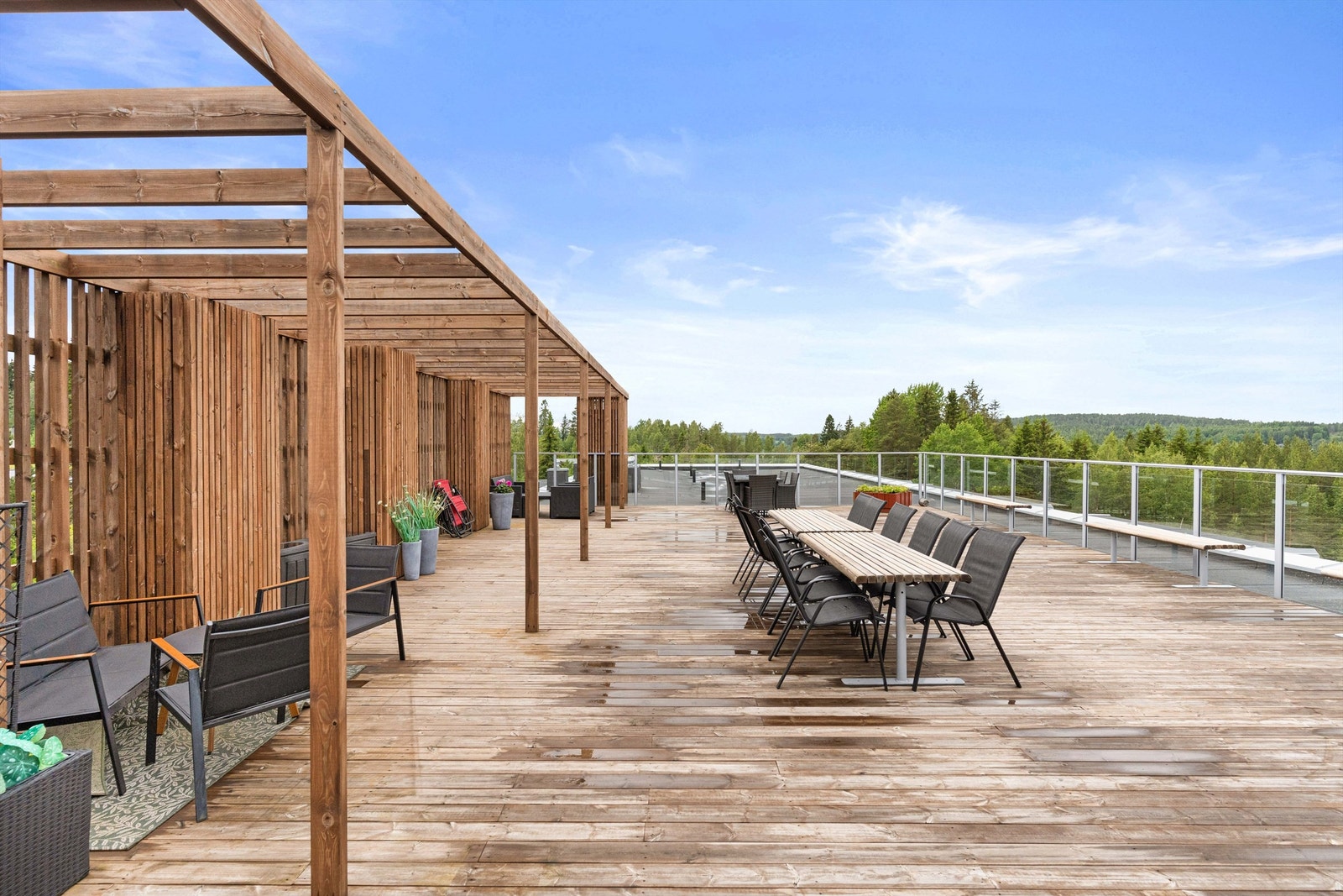 Takterrasse med fantastisk utsikt som er åpen for beboerne. Galleribilde