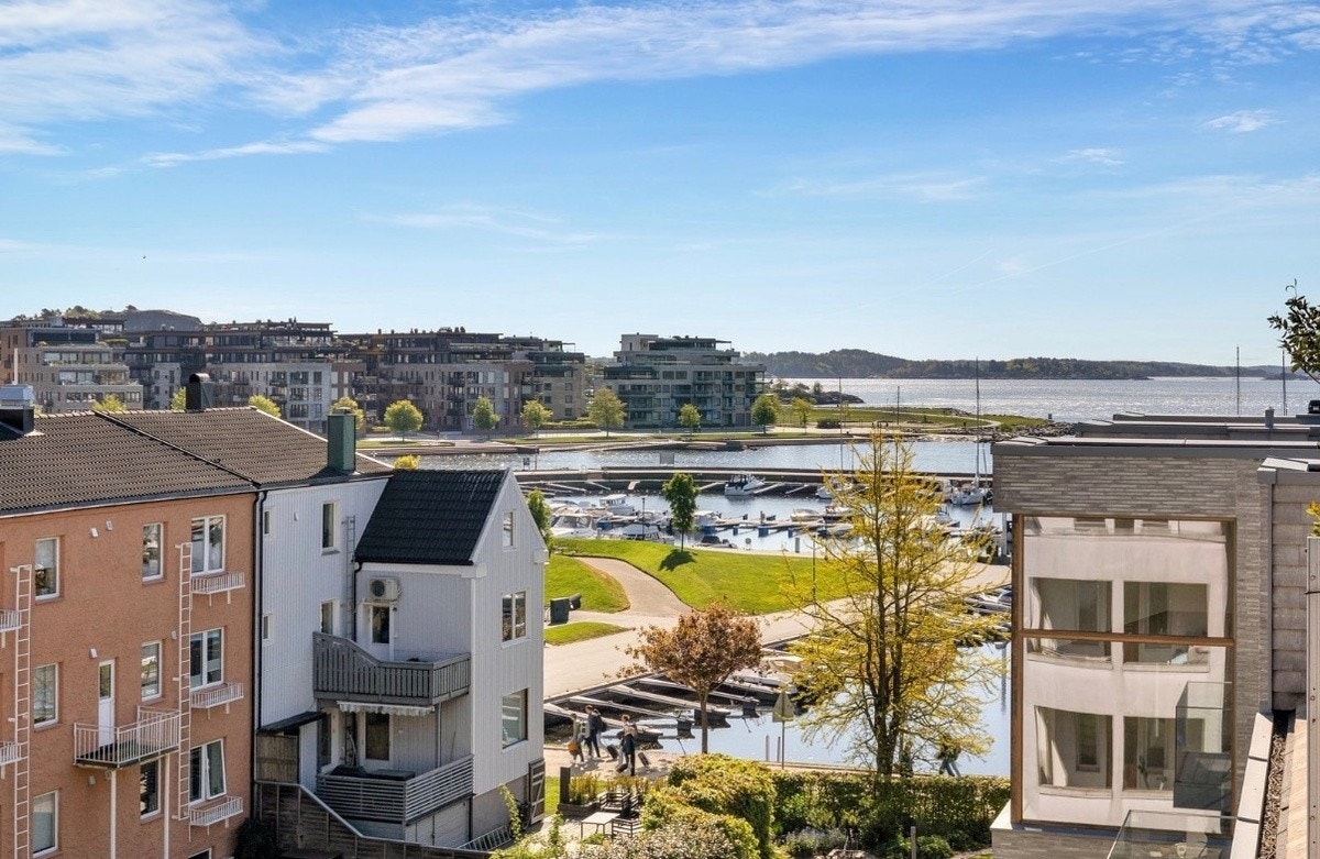 Utsikt fra balkongen mot Tangen Galleribilde