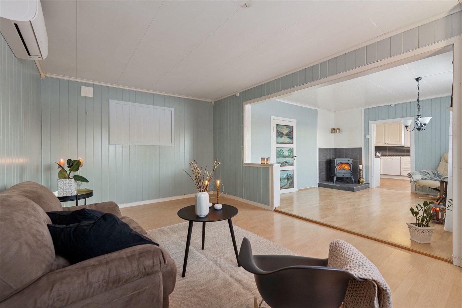 Stuen er boligens naturlige samlingspunkt for familie og venner. Galleribilde