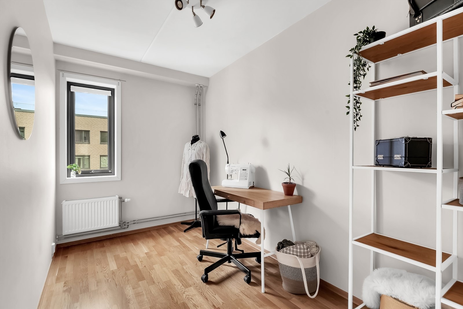 Soverom 2 er romslig og fleksibelt, perfekt som kontor eller gjesterom - tilpasset dine behov. Galleribilde