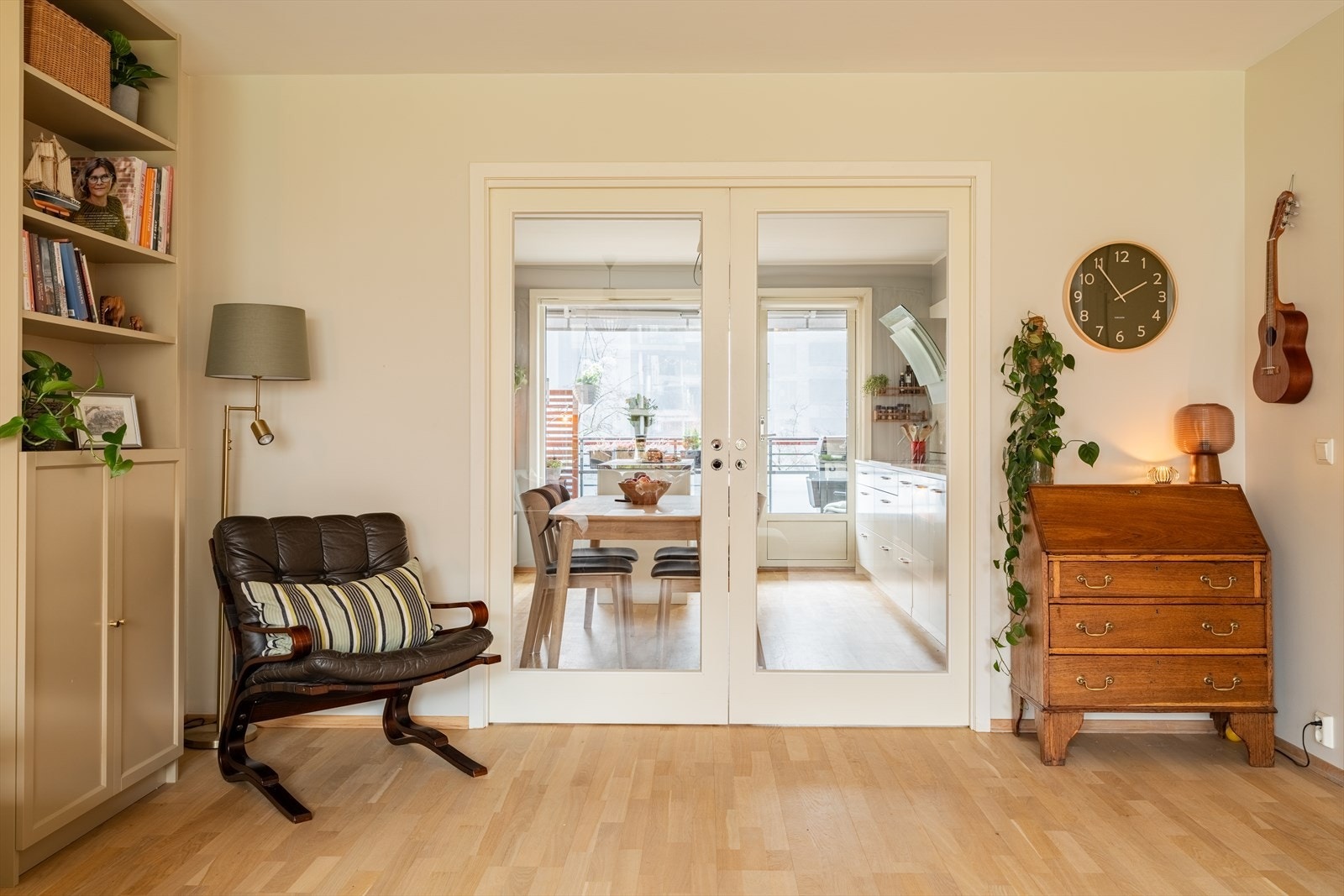 Her får du og to skyvedører av glass som kan lukkes Galleribilde