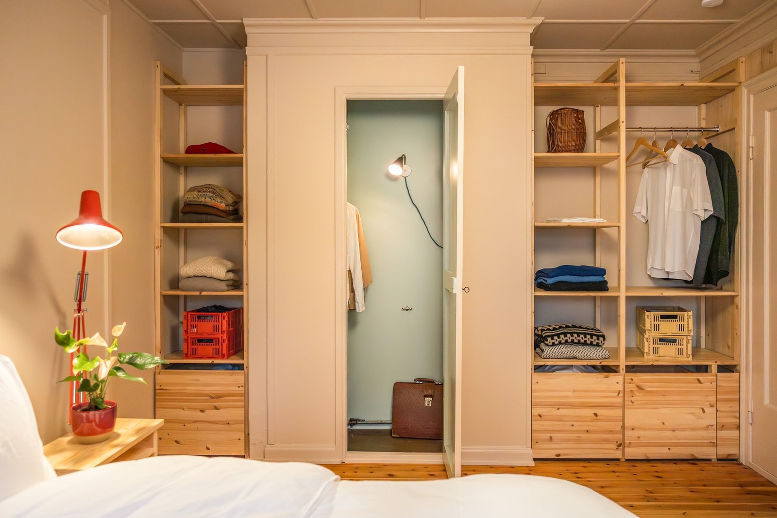 Rikelig med skapplass, i tillegg til en innvendig bod på soverommet. Galleribilde