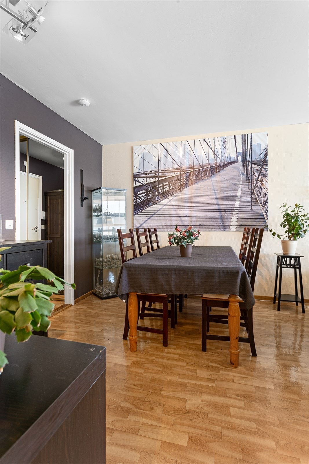 Sikringsskap med skrusikringer - plassert i felles gang Galleribilde