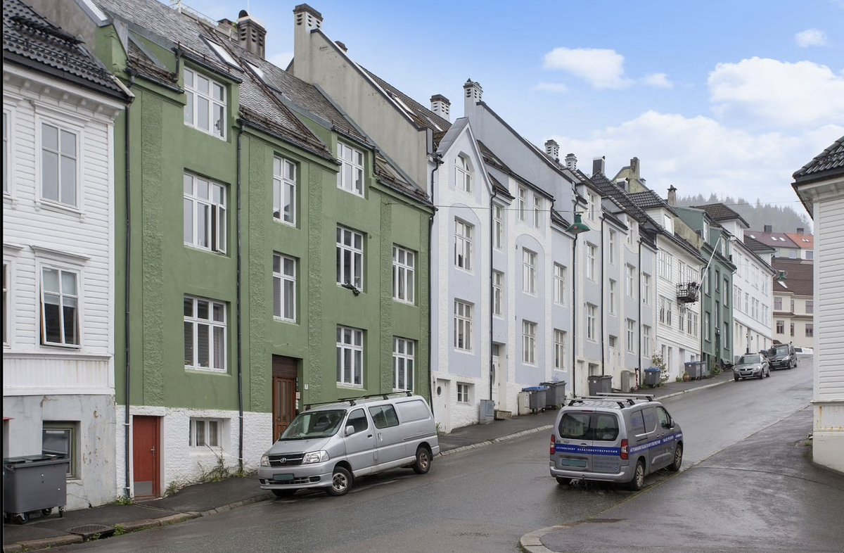 Velkommen til Ekrebakken 7! Leiligheten ligger i det grønne bygget. Galleribilde