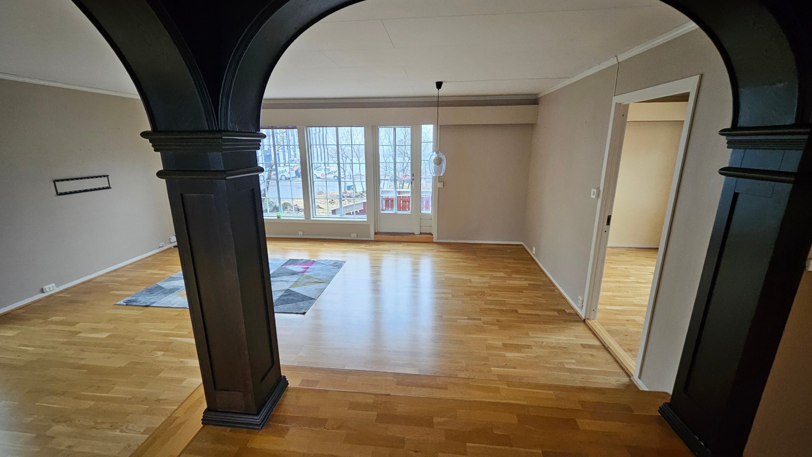 Spisestue med tilkomst til terrasse Galleribilde