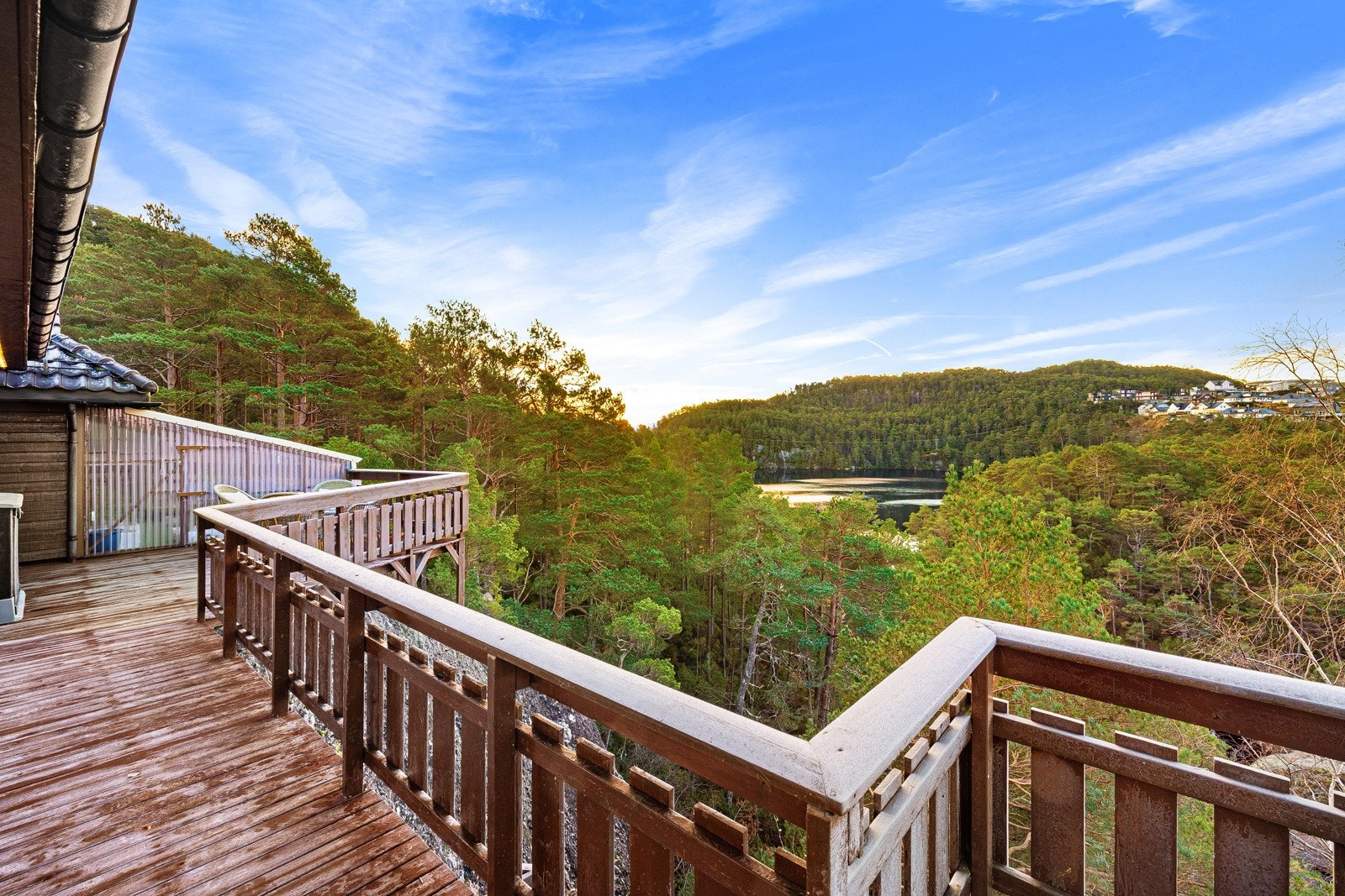 På fremsiden av terrassen er det et drivhus Galleribilde