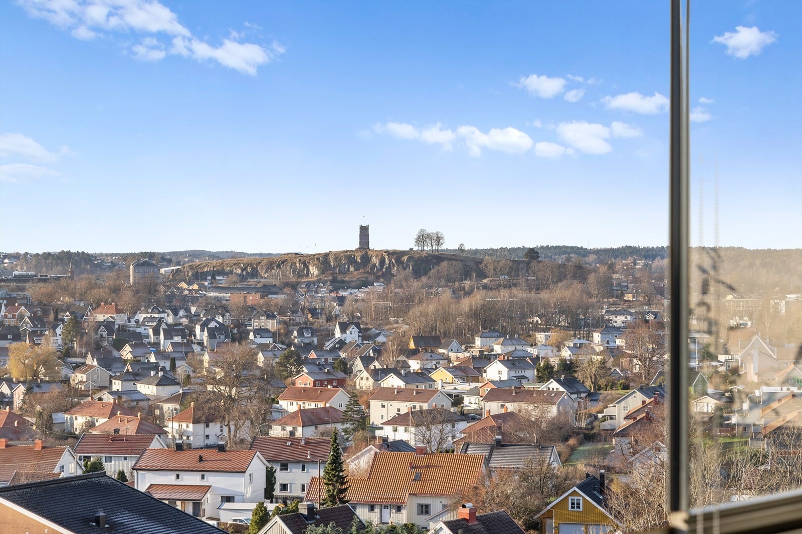 Man har også utsikt mot slottsfjellet. Galleribilde