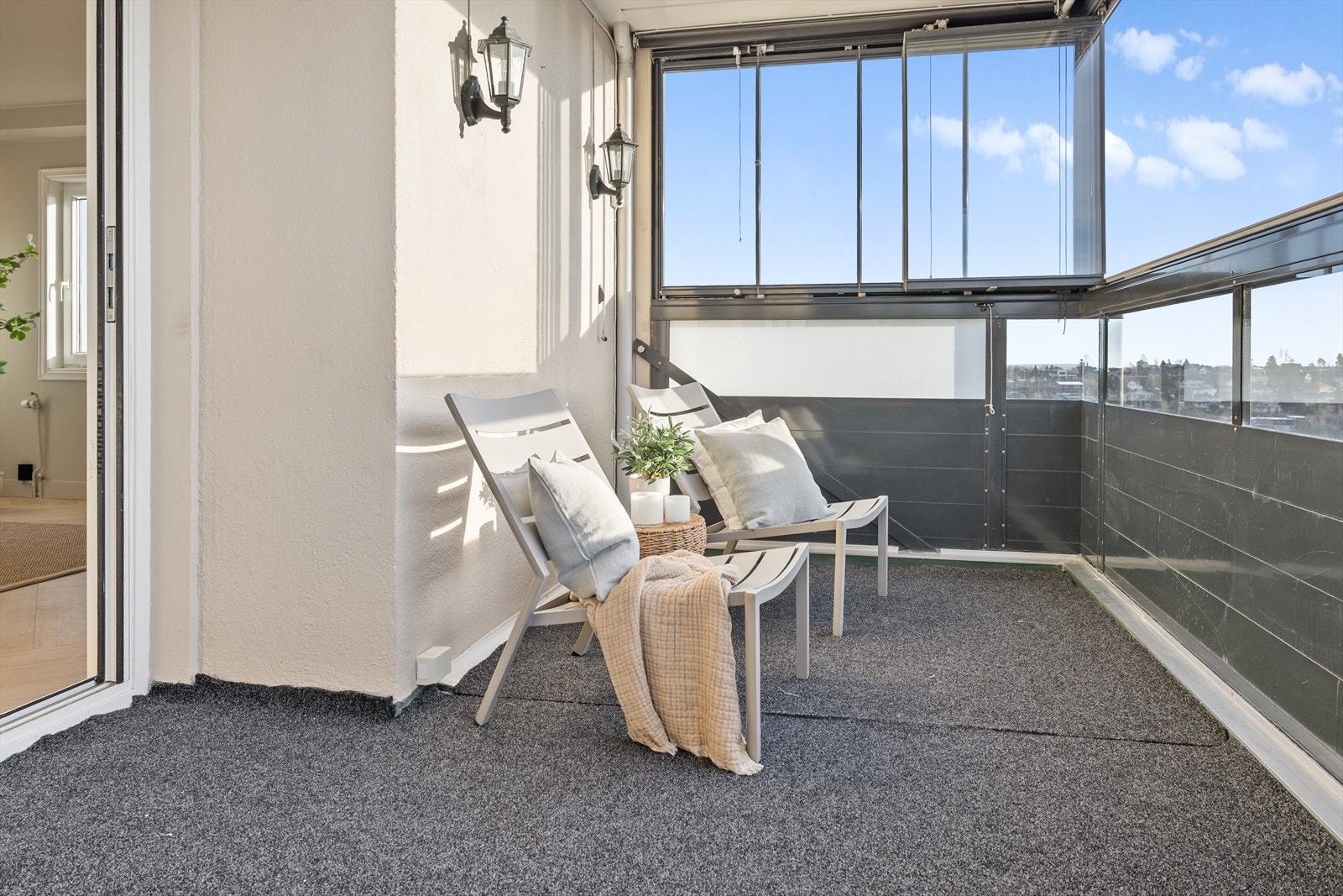 Balkongen er på 11 kvm, så her ar man god plass til utemøbler. Galleribilde