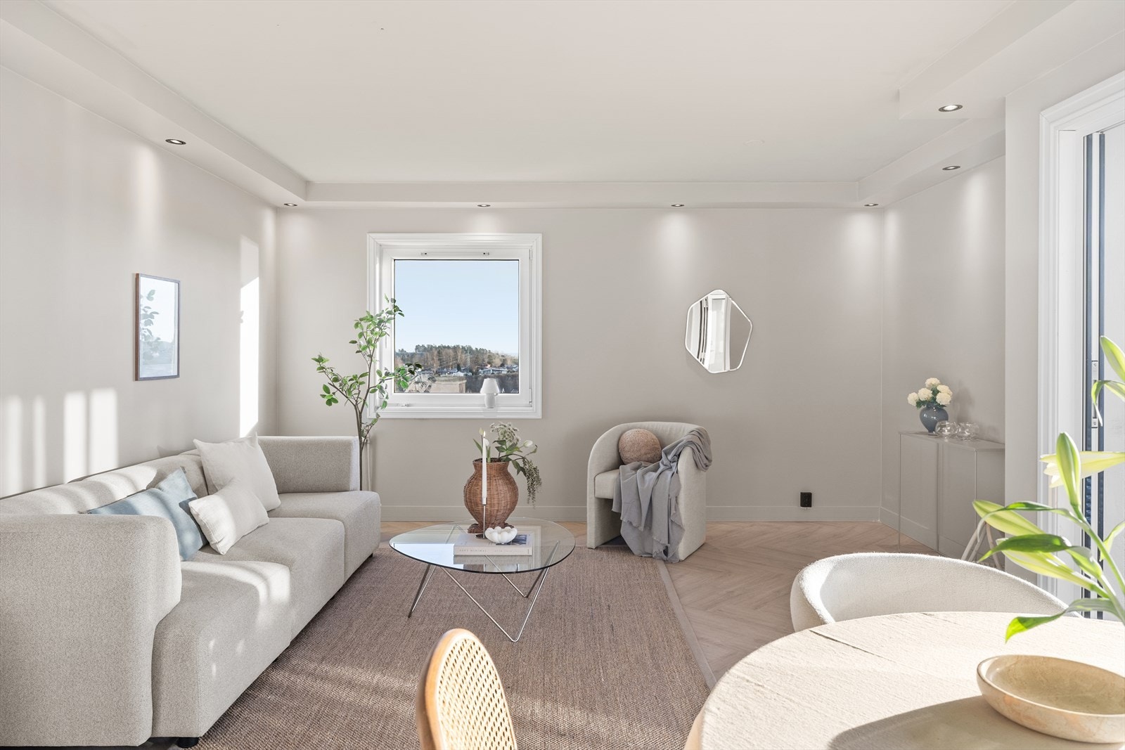 En gjennomført og velholdt leilighet med oppgraderte overflater og god planløsning. Galleribilde