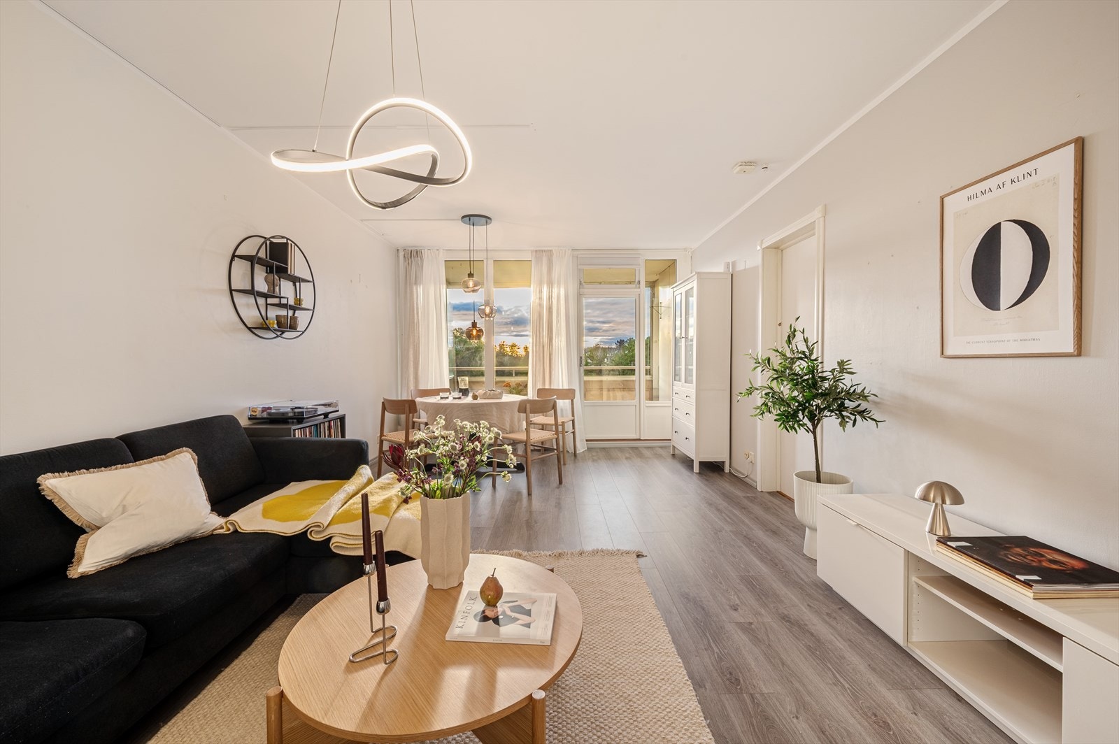 1-stavs laminat på gulv. Galleribilde