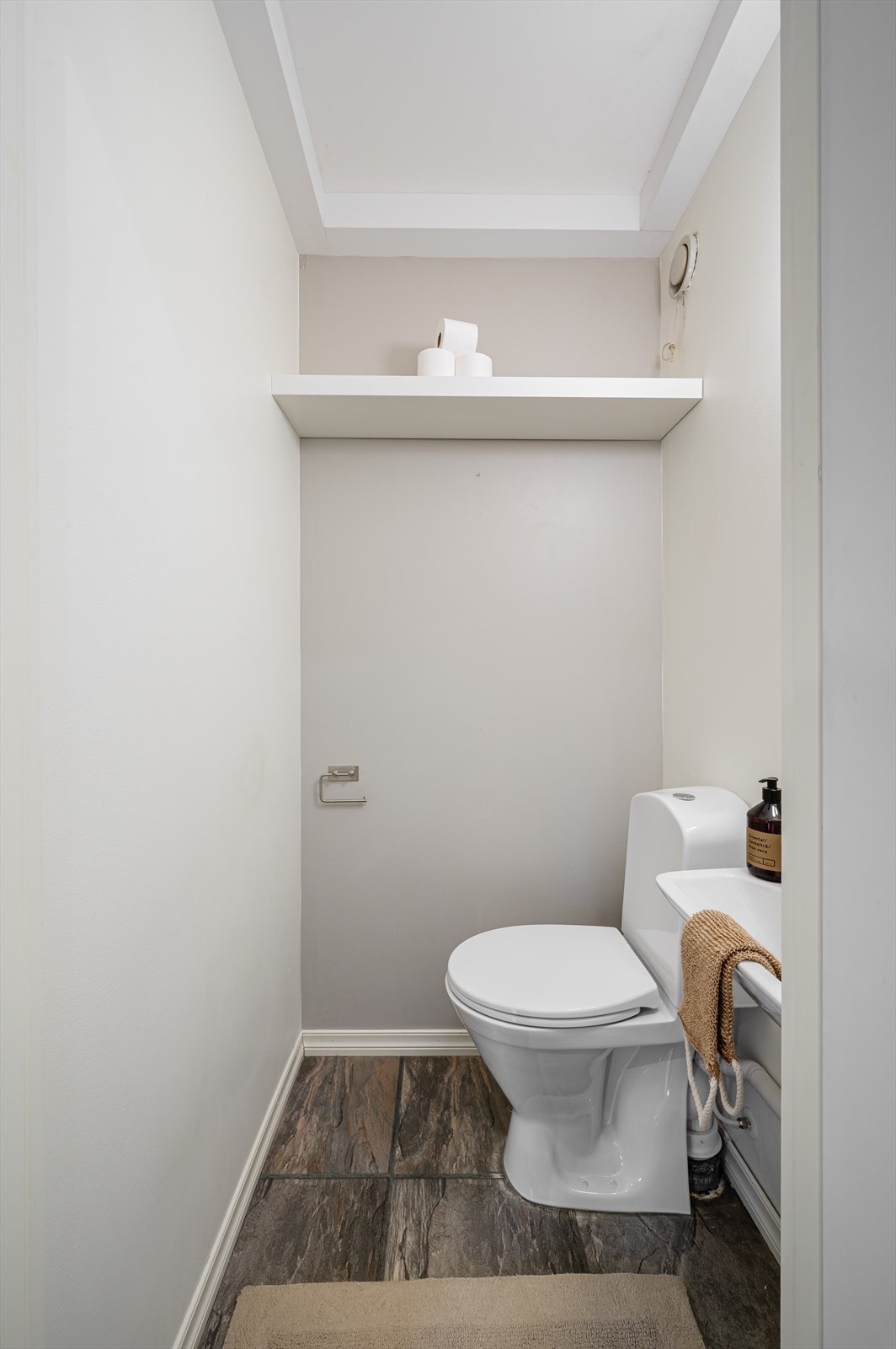 Praktisk toalettrom. Galleribilde