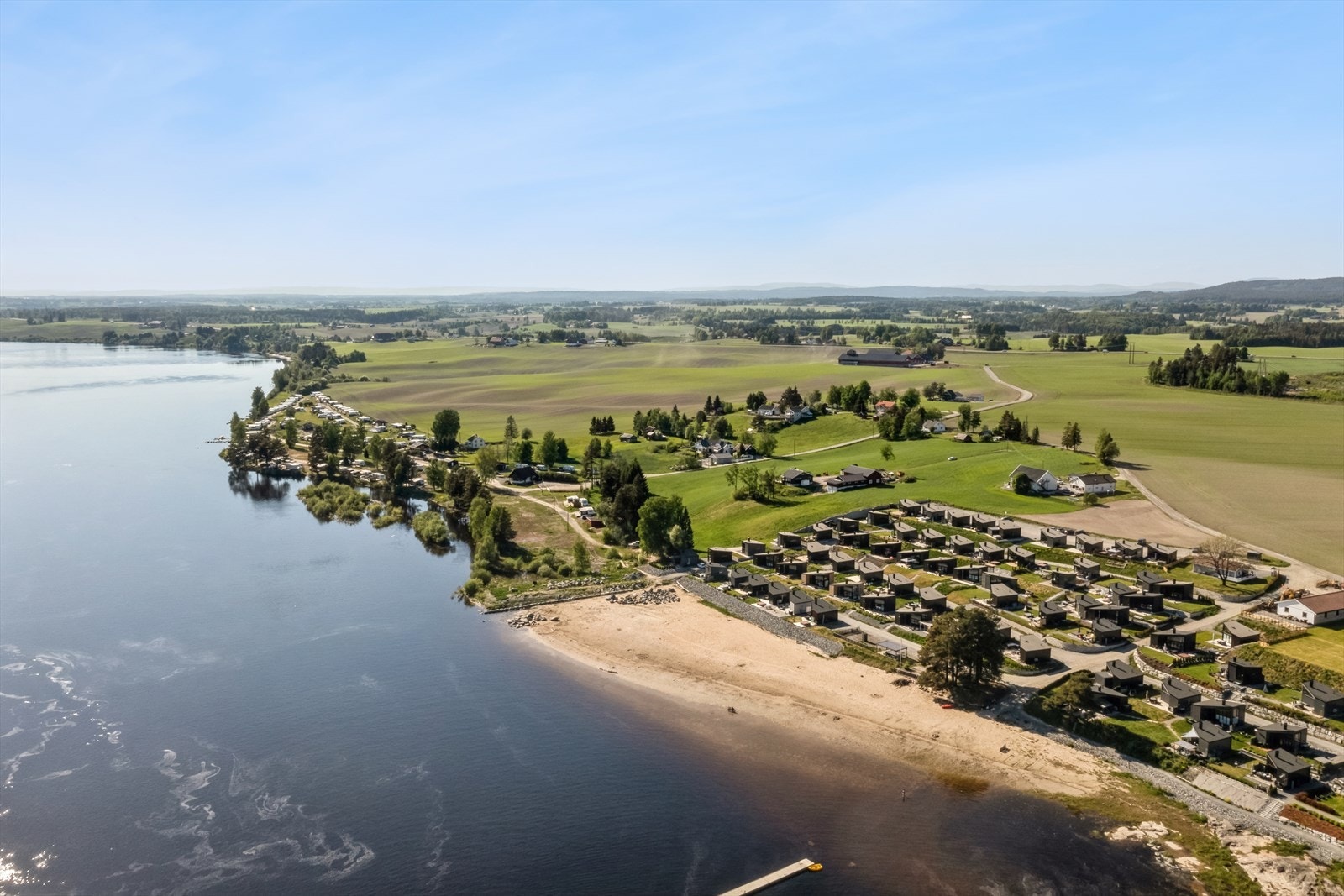 Her kan du gå lange turer på oppmerkede stier, fiske etter gjedde og abbor i Glomma, eller ørret i en av Akershus fylkes beste ørretelver. Galleribilde