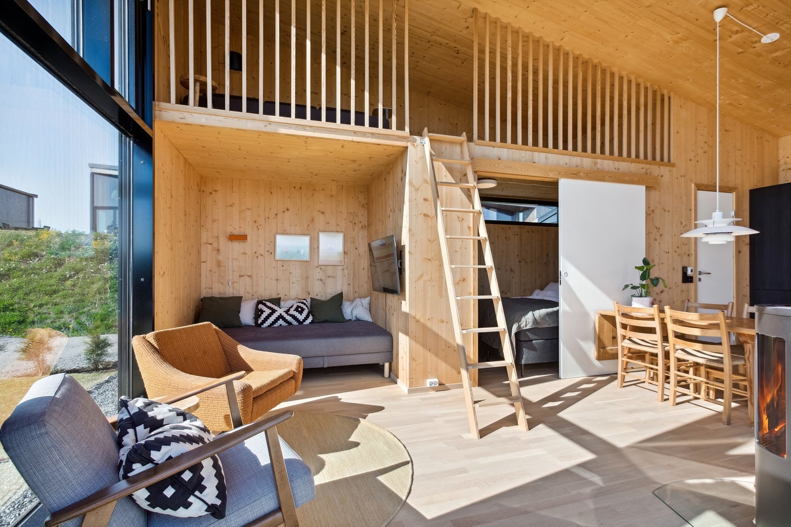 Her har du mulighet for å innrede i ulike soner, sofakrok for tv-titting, hems for spill og lek samt en trivelig lesekrok. Galleribilde