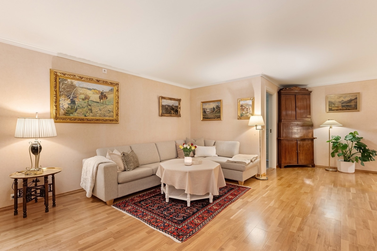 Leiligheten har en praktisk planløsning med god romfordeling Galleribilde