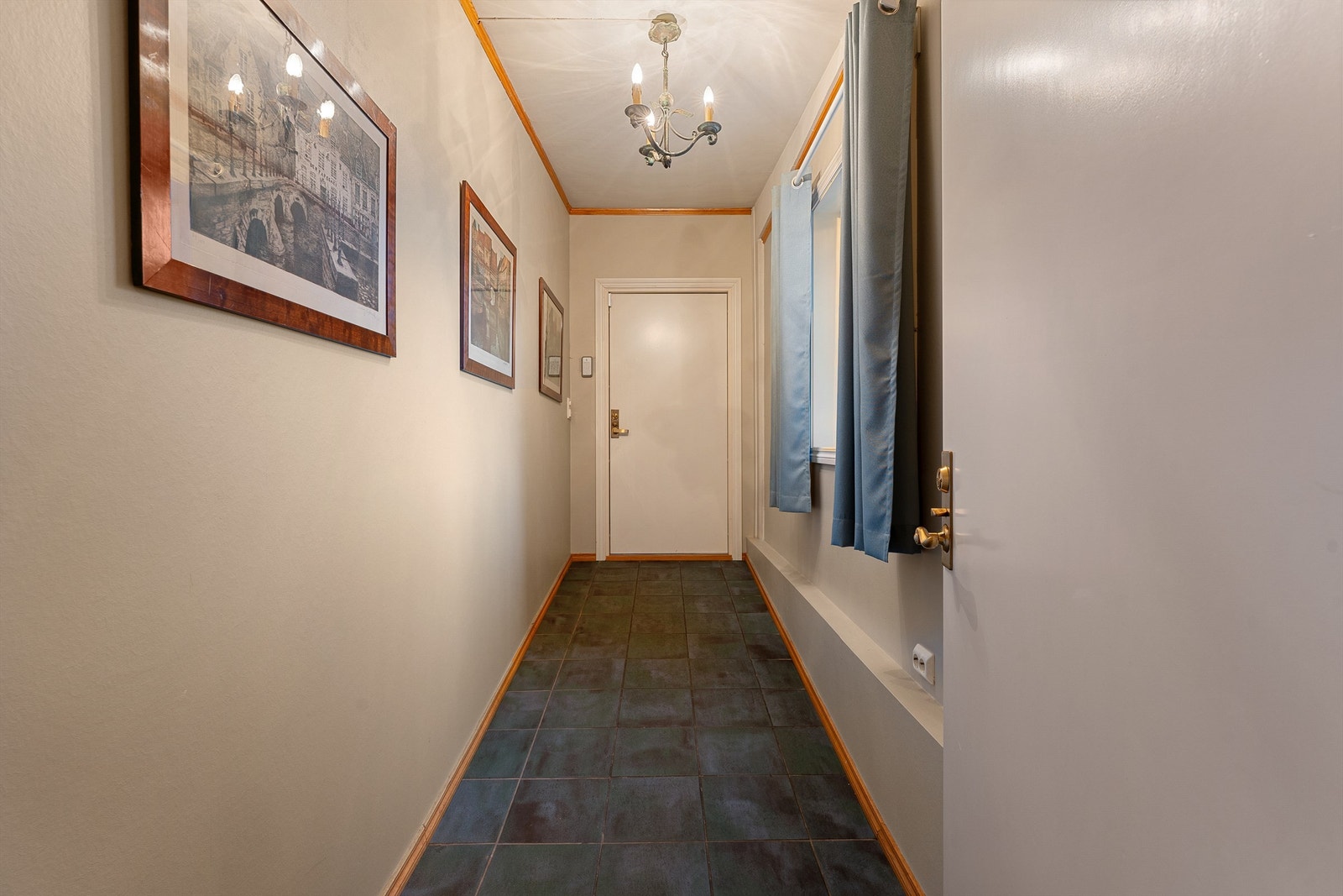 Yttergangen til leiligheten tilhører kun denne seksjonen iht. tinglyst seksjonering Galleribilde