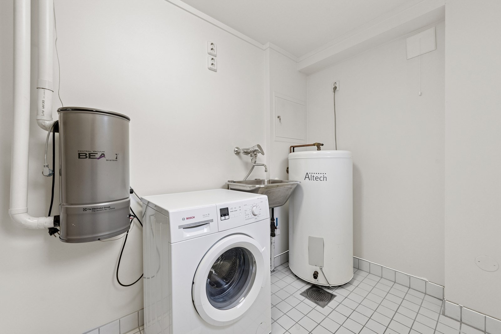 Bod/teknisk rom i kjeller. Galleribilde