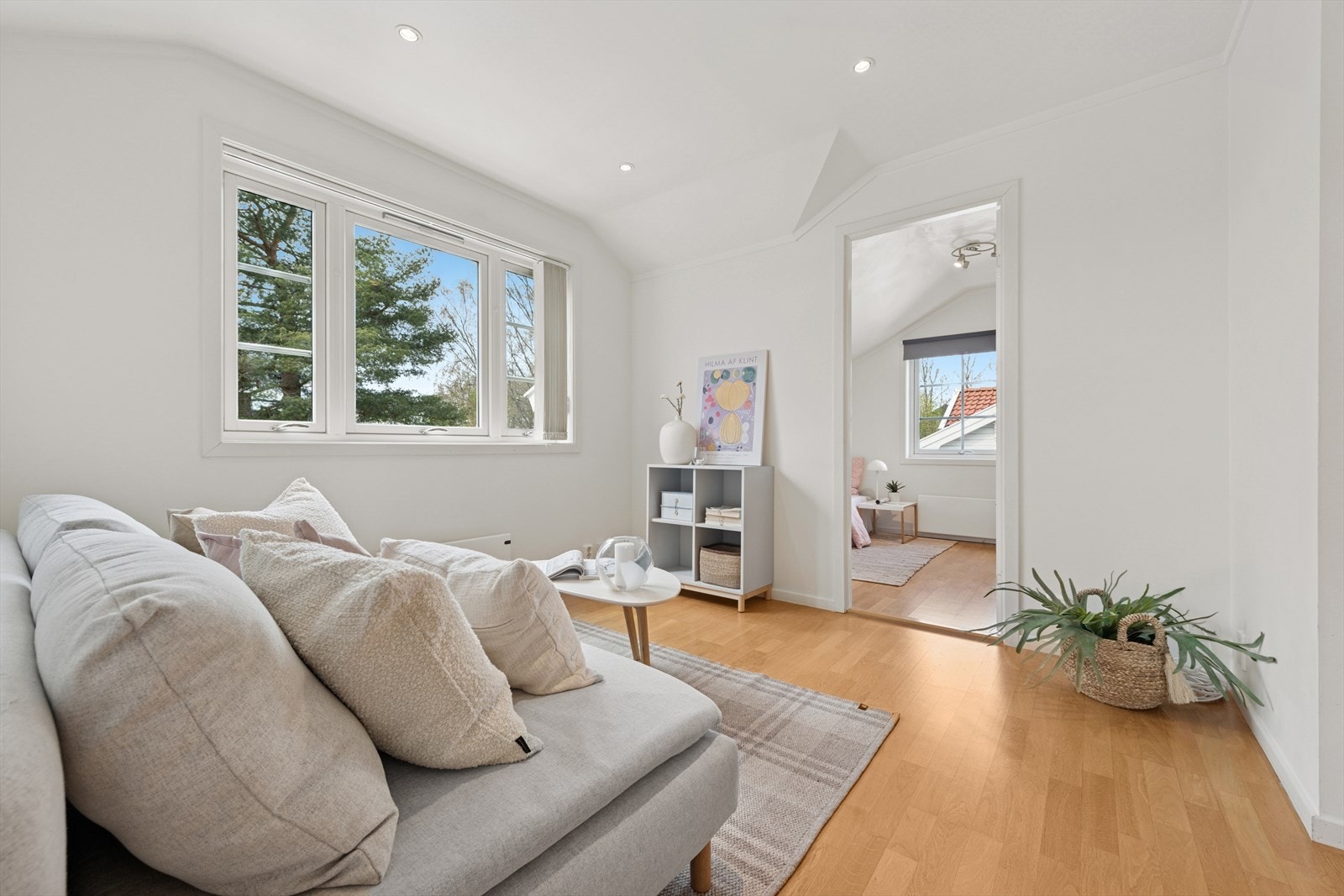 Fra loftstuen er det videre inngang til 3 soverom og bad. Galleribilde