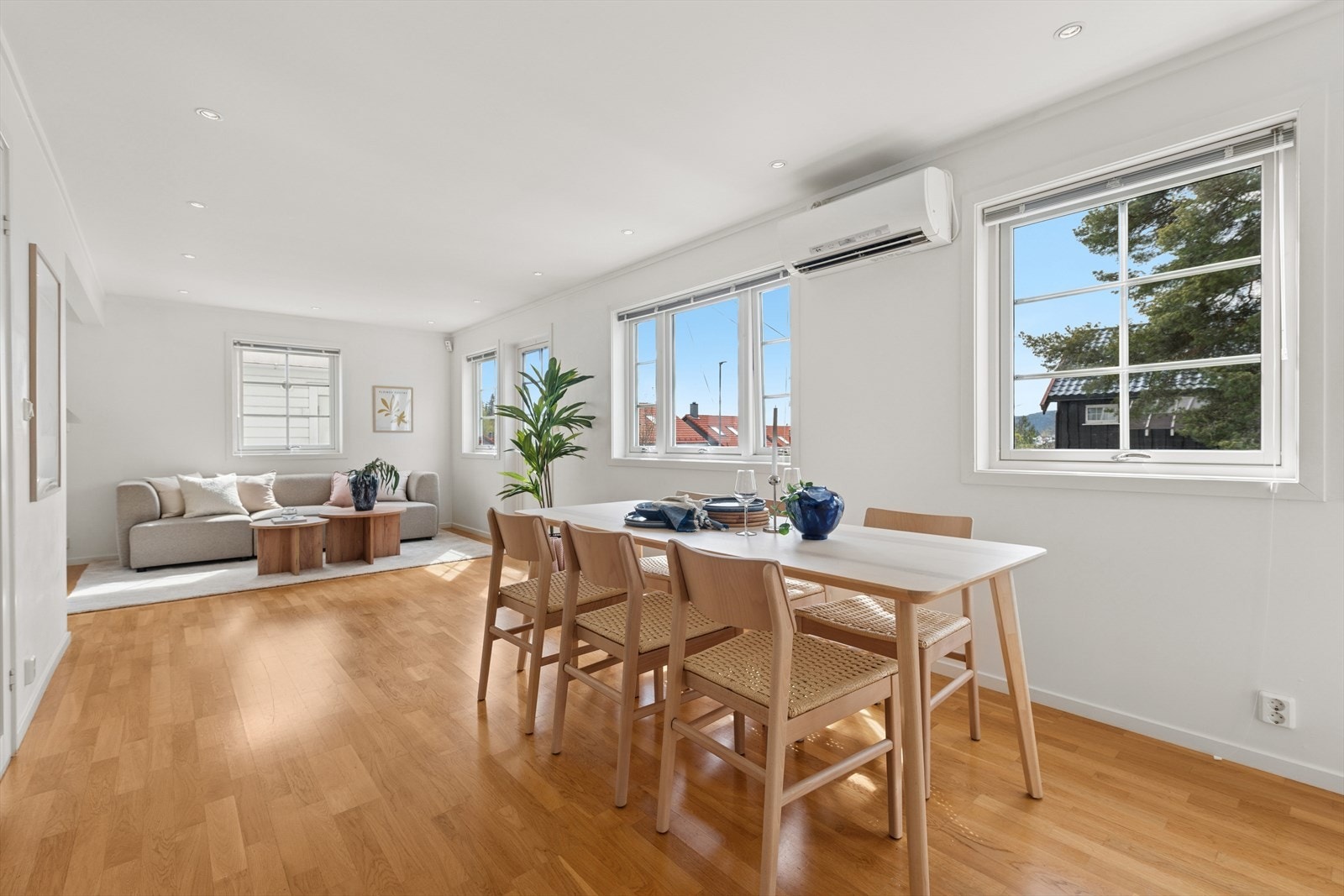 Naturlig plass til spisestue nærmest kjøkkenet. Galleribilde