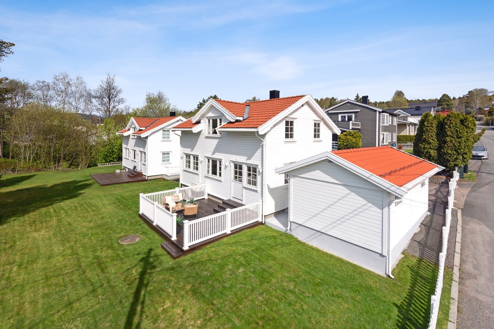 En pent opparbeidet hage gir god boltreplass for både store, små og firbente. Galleribilde