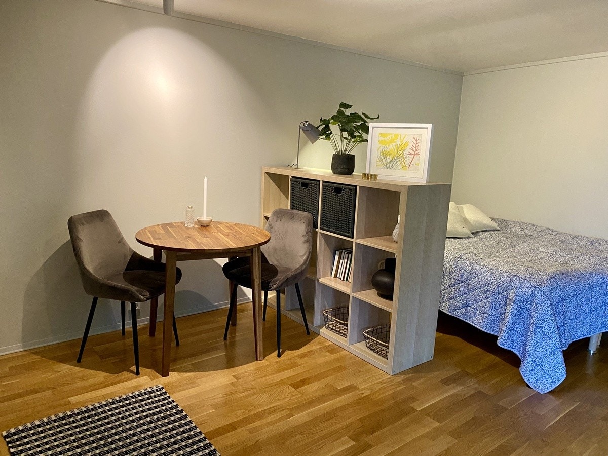 Kjøkken mot sovedel Galleribilde