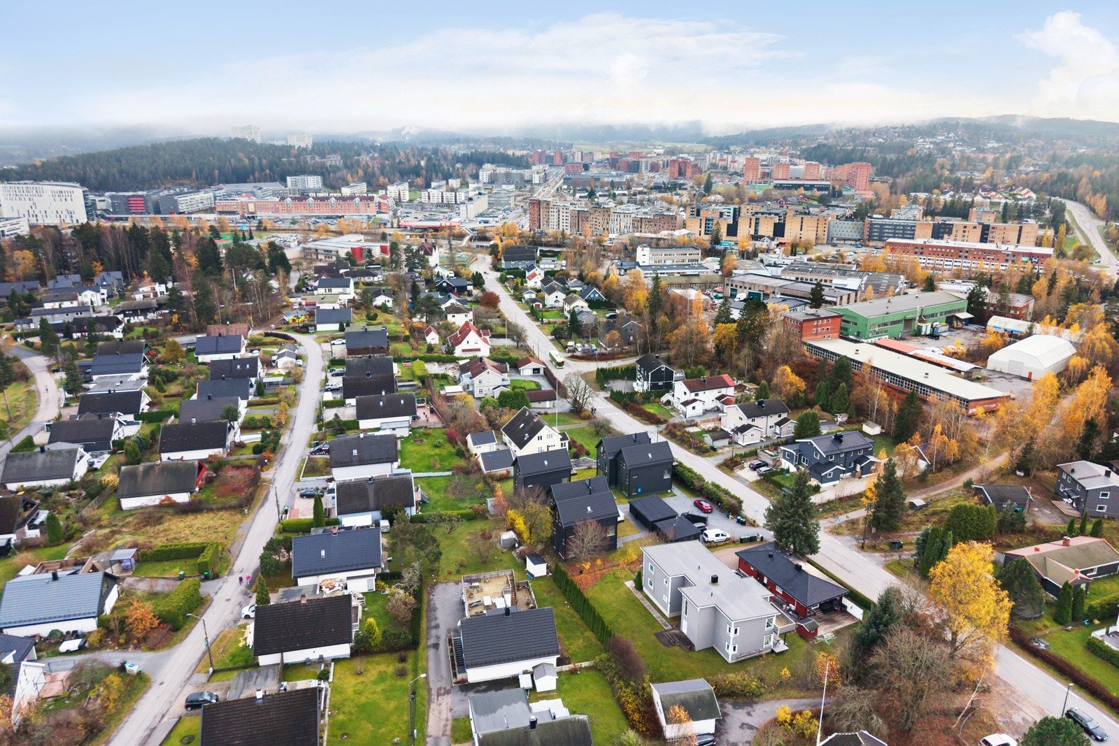 Kjenn som område er meget attraktivt og består i all hovedsak av spredt villabebyggelse. Galleribilde