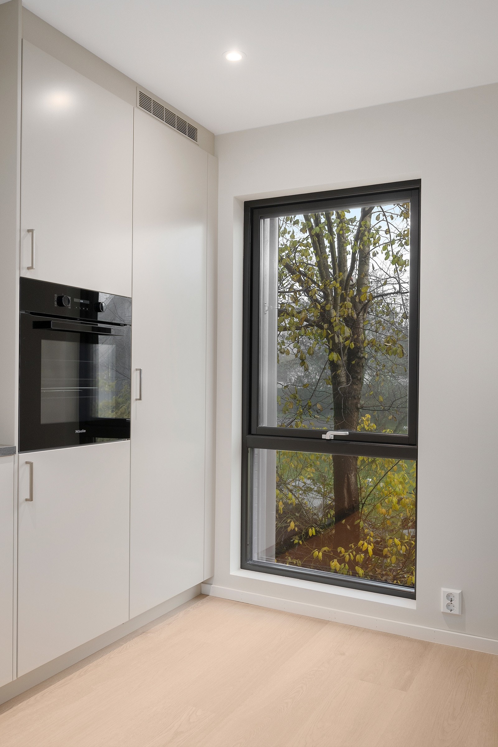 Integrert ovn i ergonomisk høyde. Galleribilde