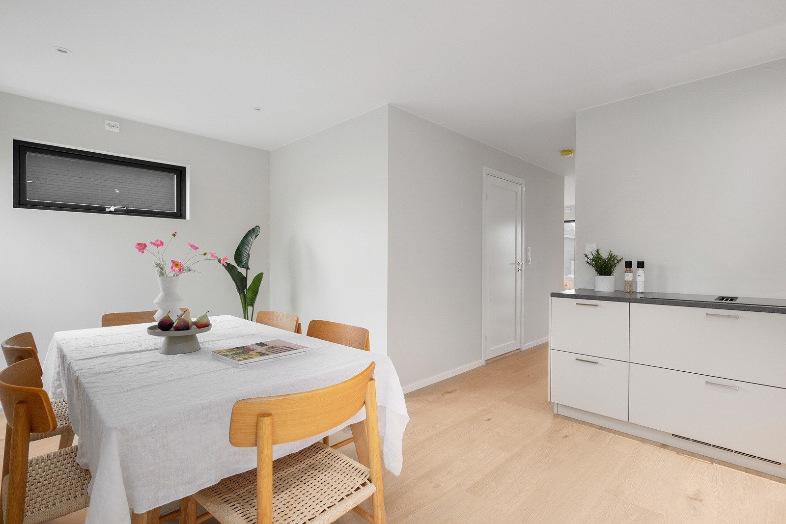 Kjøkkenet ligger separat. Galleribilde