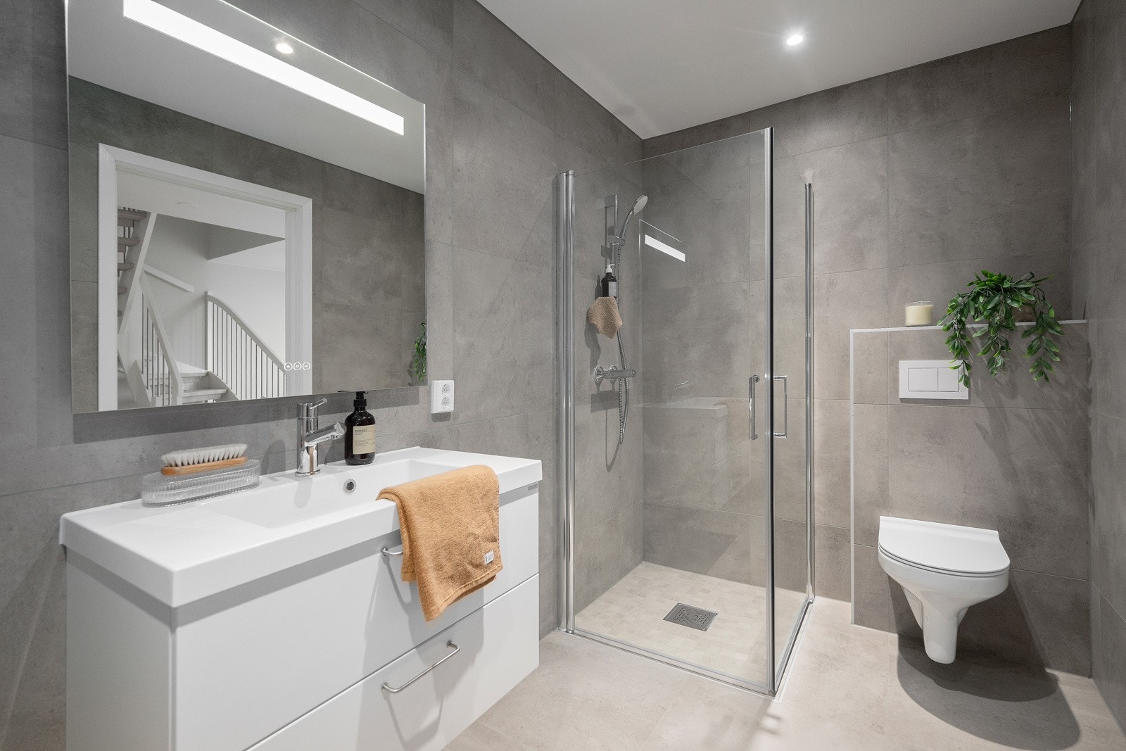 Delikat baderom, komplett utstyrt. Galleribilde