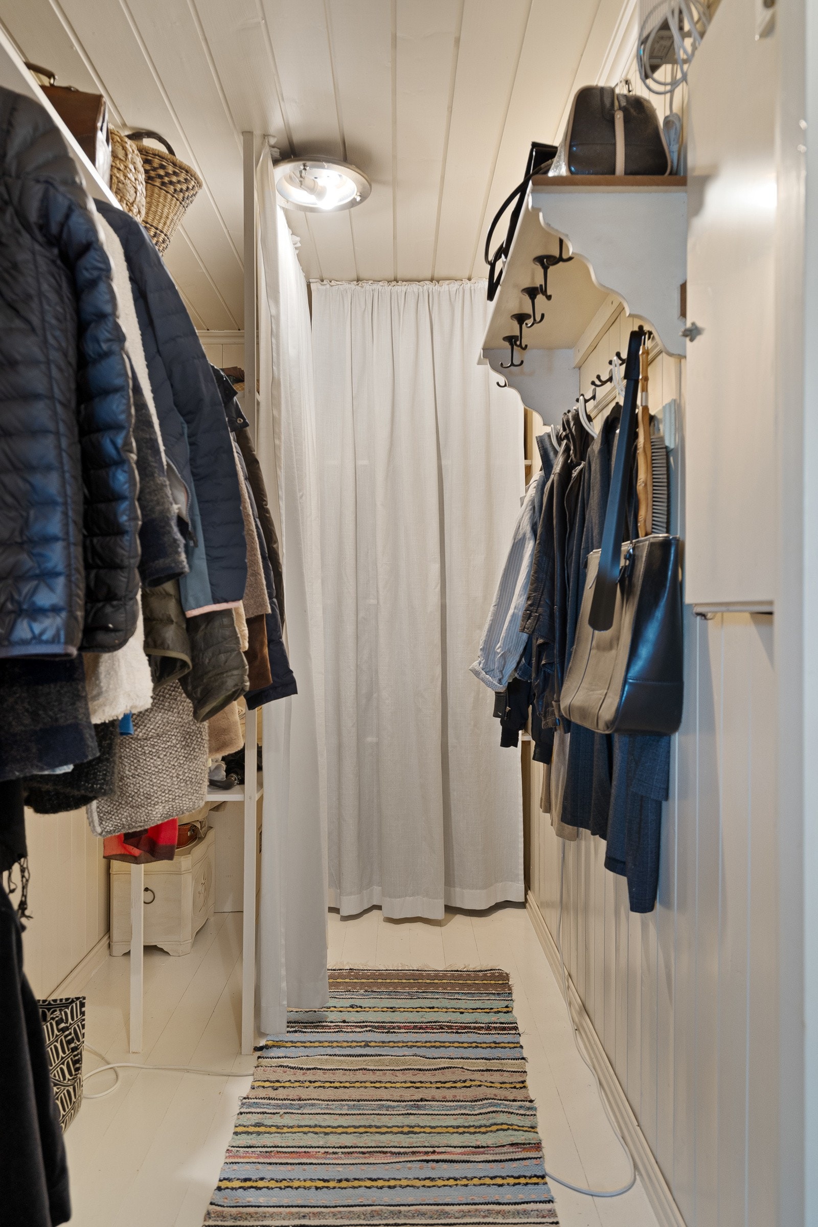 Garderobe i 1 etg Galleribilde
