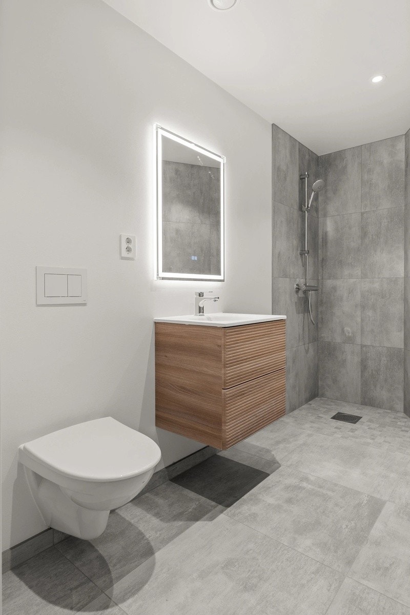 Det monteres vaskemaskin på bad Galleribilde