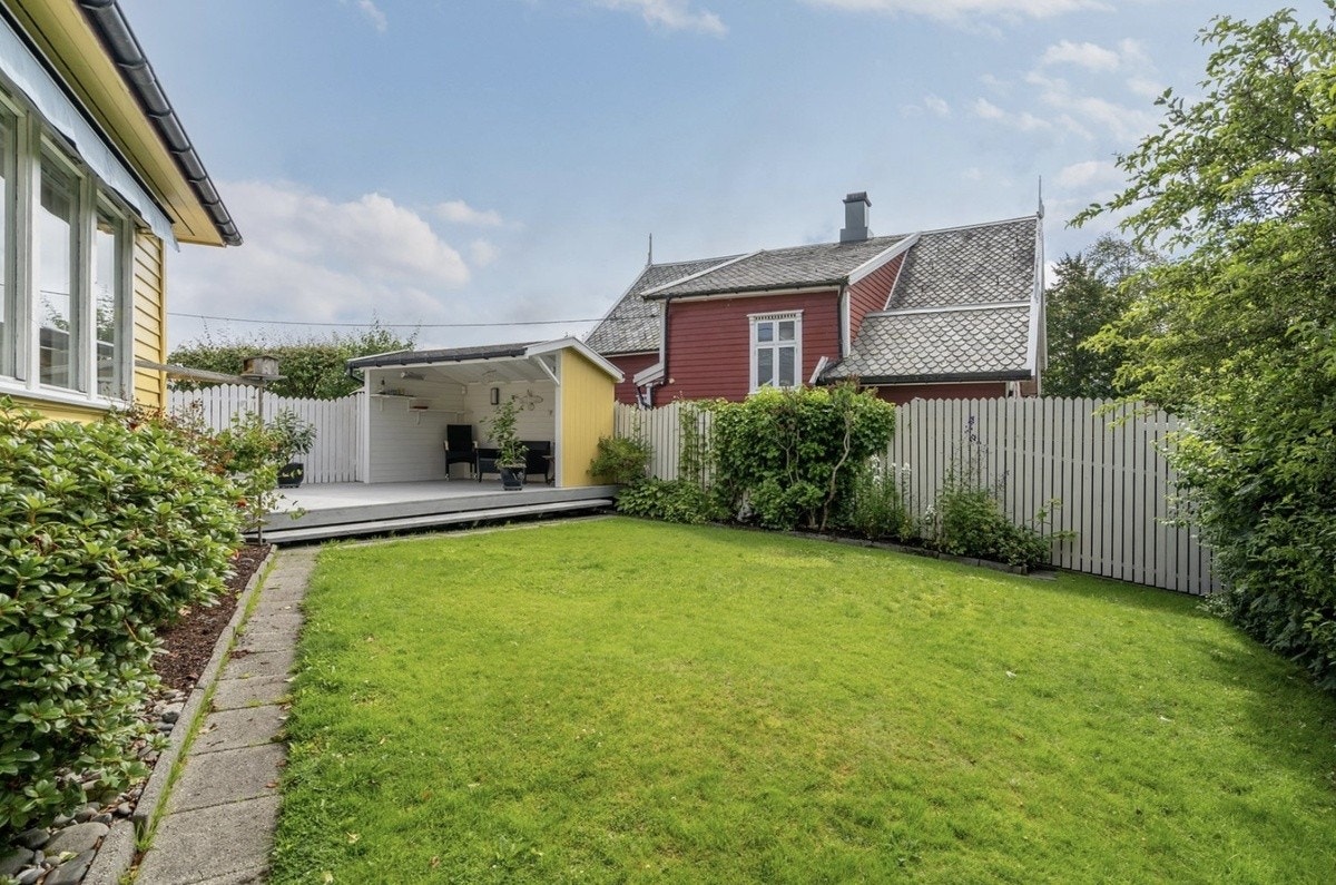 Supersentral beliggenhet rett med flotmyr bussstasjon Galleribilde