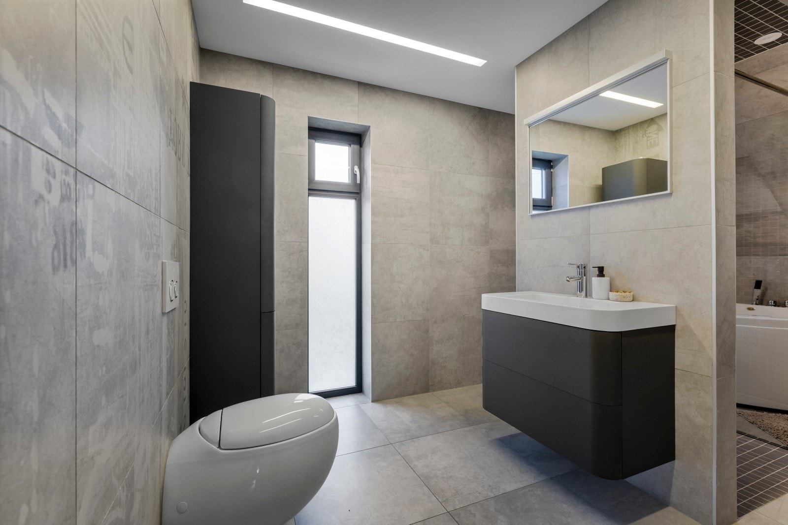 Delikat flislagt og med flott materialvalg Galleribilde