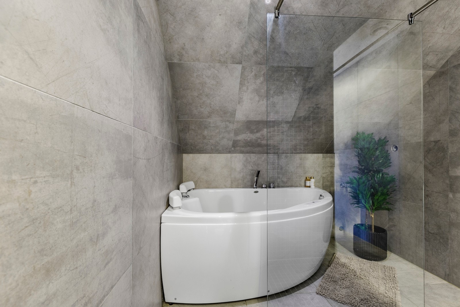 Installert badekar Galleribilde