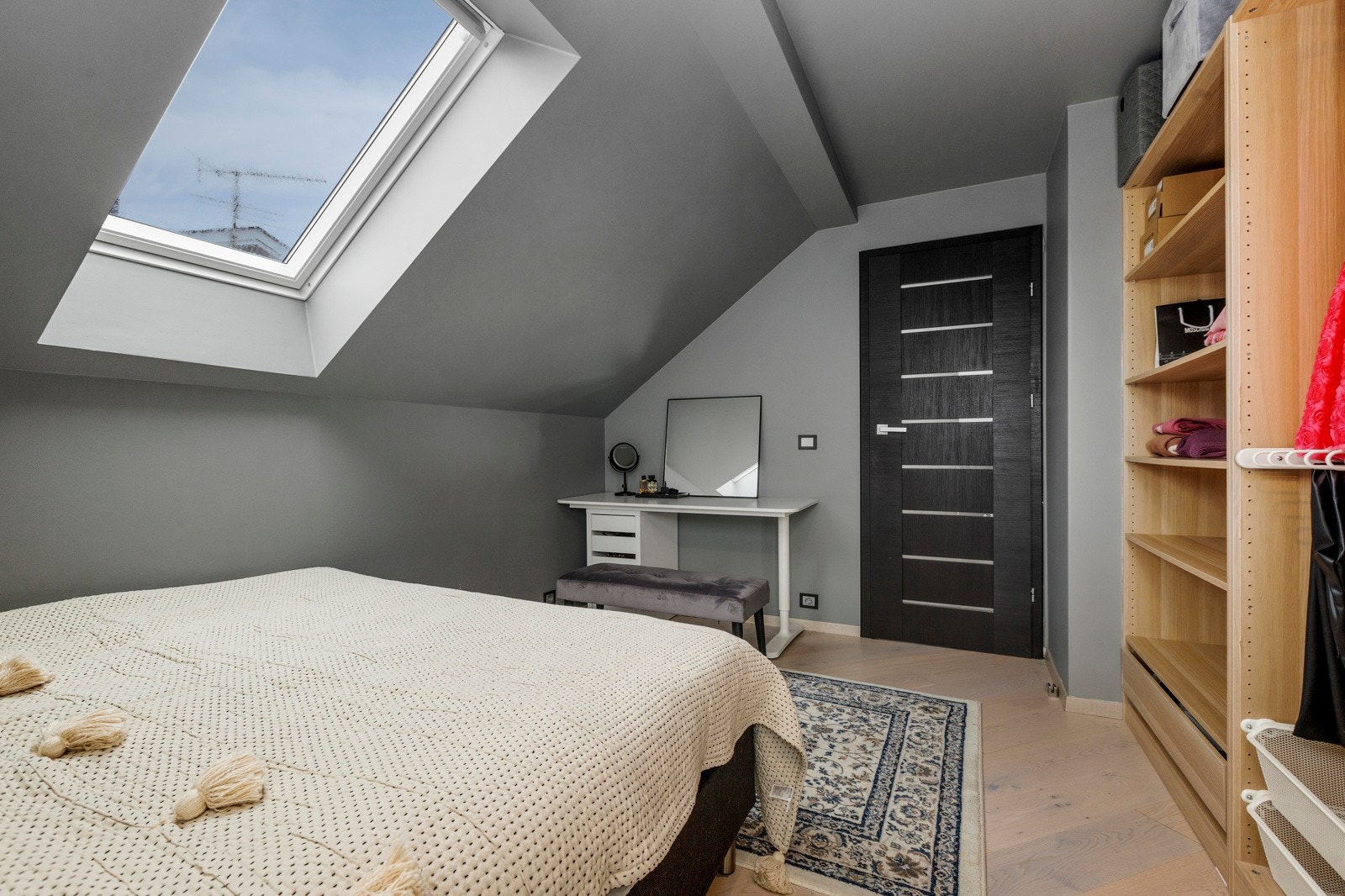 Soverom 2 med garderobe Galleribilde