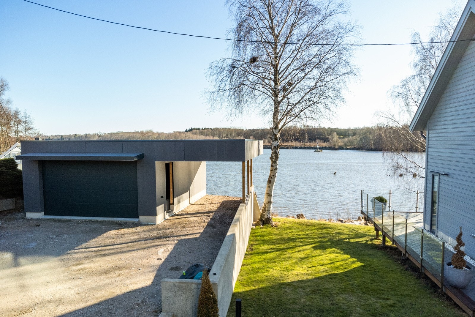 Garasje med tilliggende carport Galleribilde