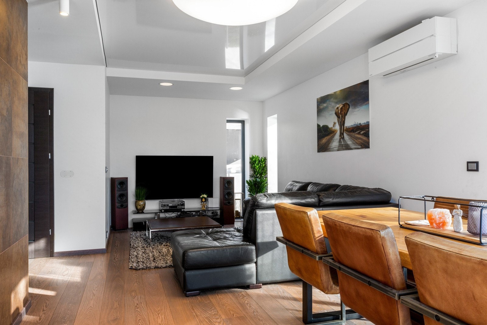 Fra kjøkken til stuen Galleribilde