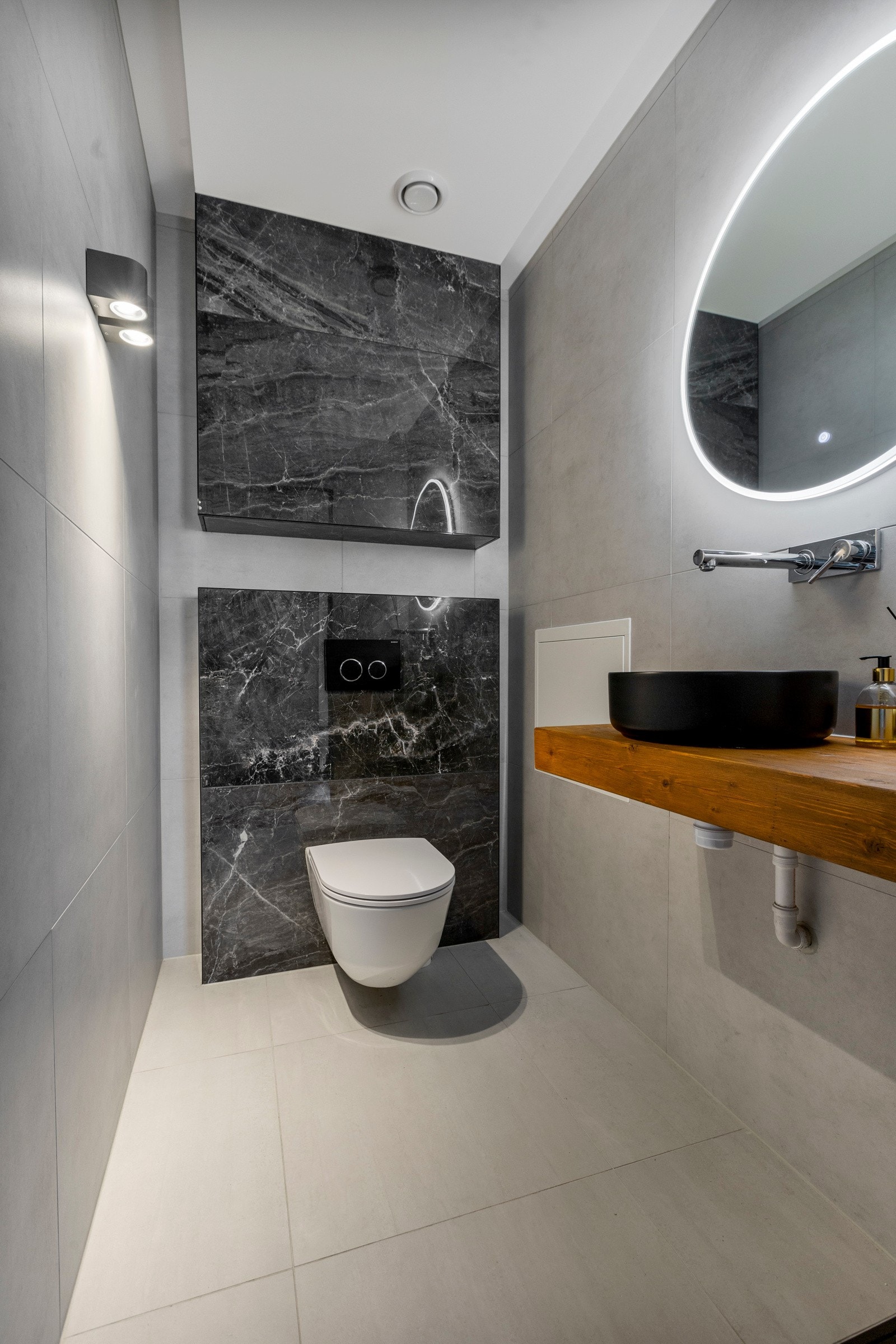 Eget delikat toalettrom i 1. etasje Galleribilde