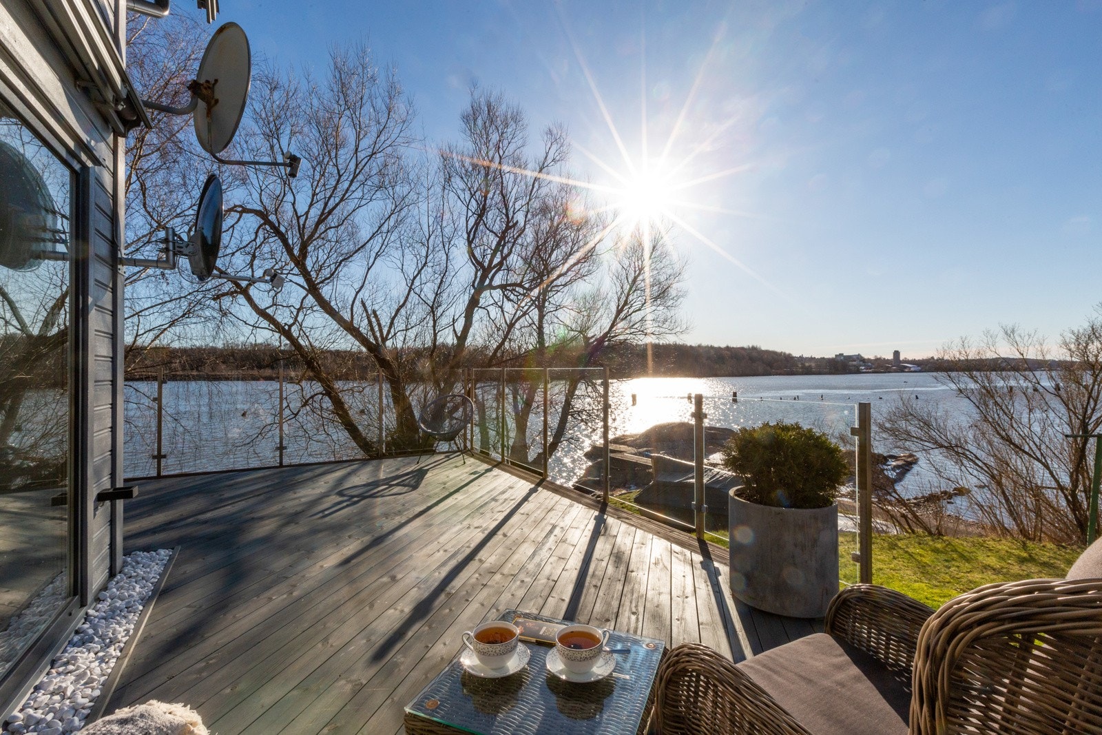 Velkommen til Nedre Glomvei 1 B som har flott utsikt til elven Galleribilde