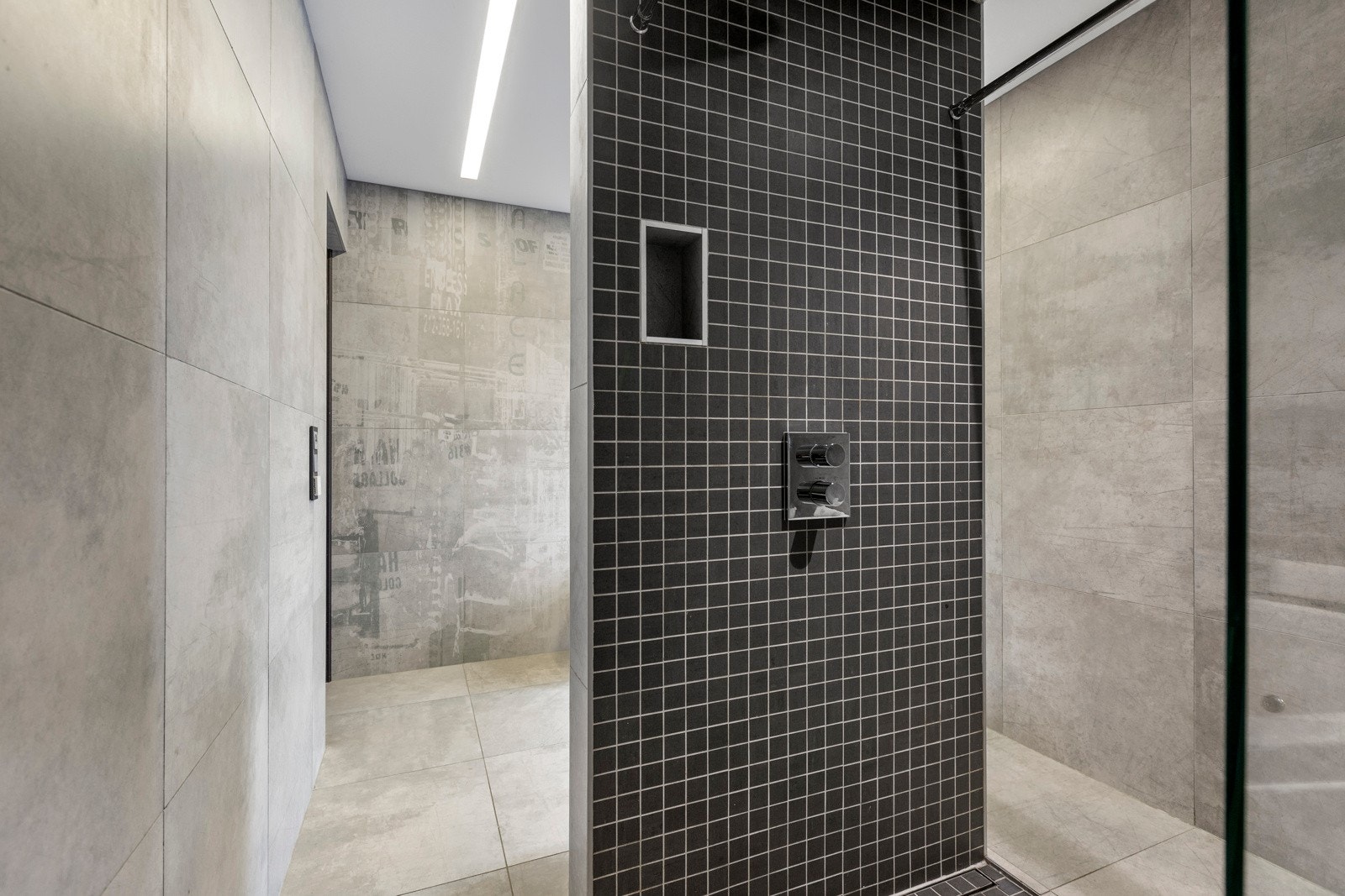 Dusjsone Galleribilde