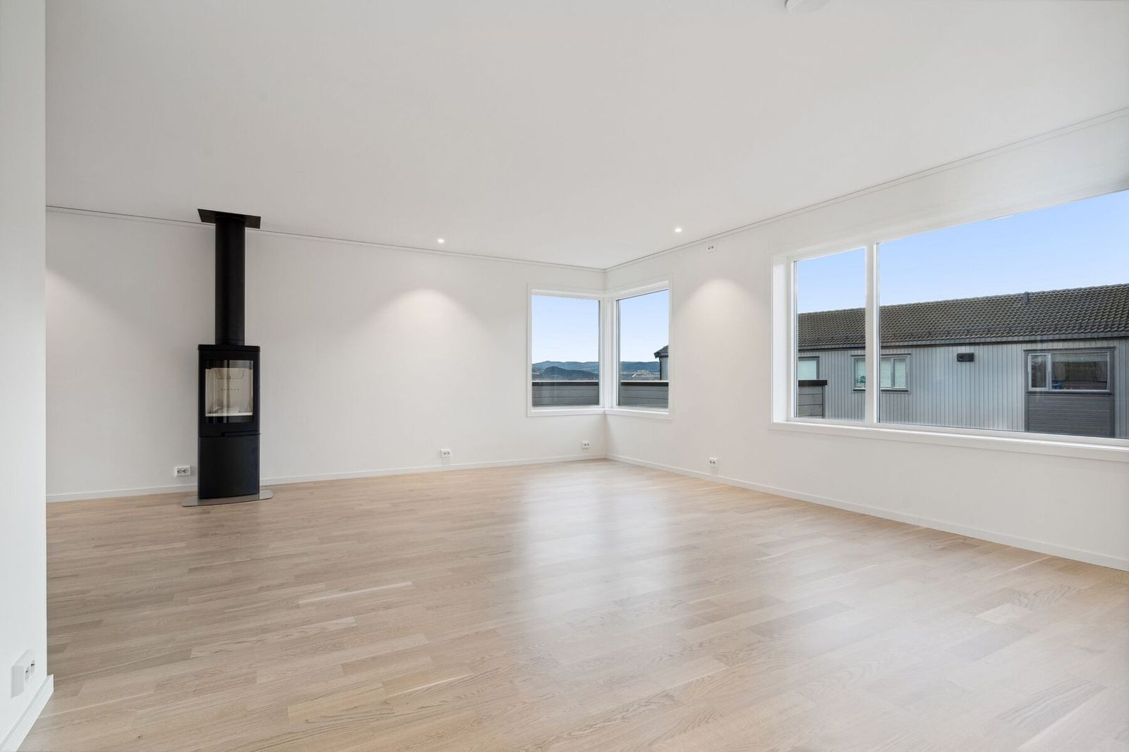 Utbygger er disponibel for dialog om klargjøring av boligen til valgfritt fargevalg på vegger i forkant av overtakelse, hvis ønskelig. Se neste bilde. Galleribilde