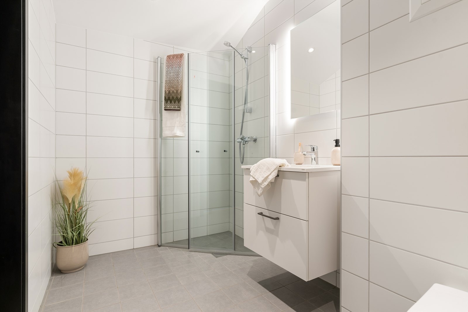 Hovedsoverommet har eget "en suite bad". Galleribilde