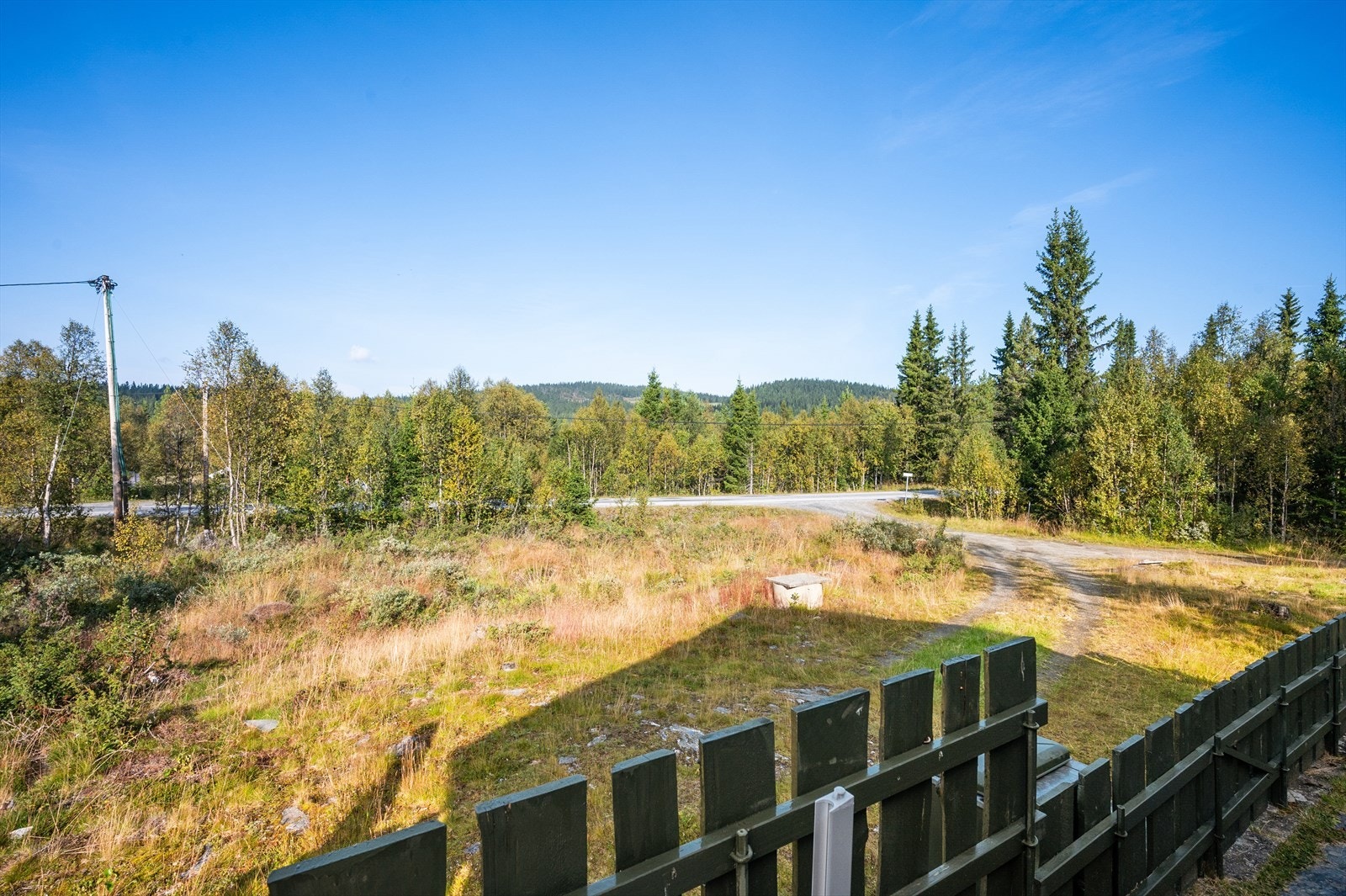 Utsikt mot Gålåvegen. Lett adkomst sommer som vinter. Galleribilde