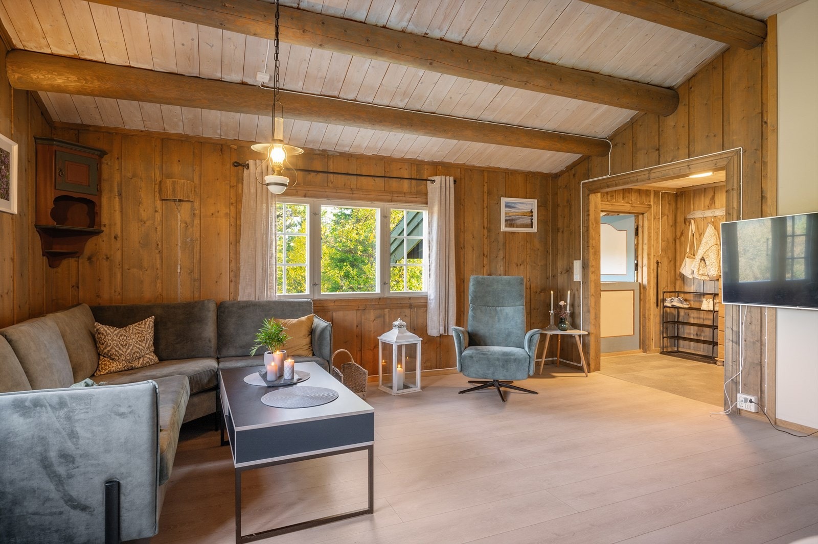 Fra stue og ut mot gangen Galleribilde