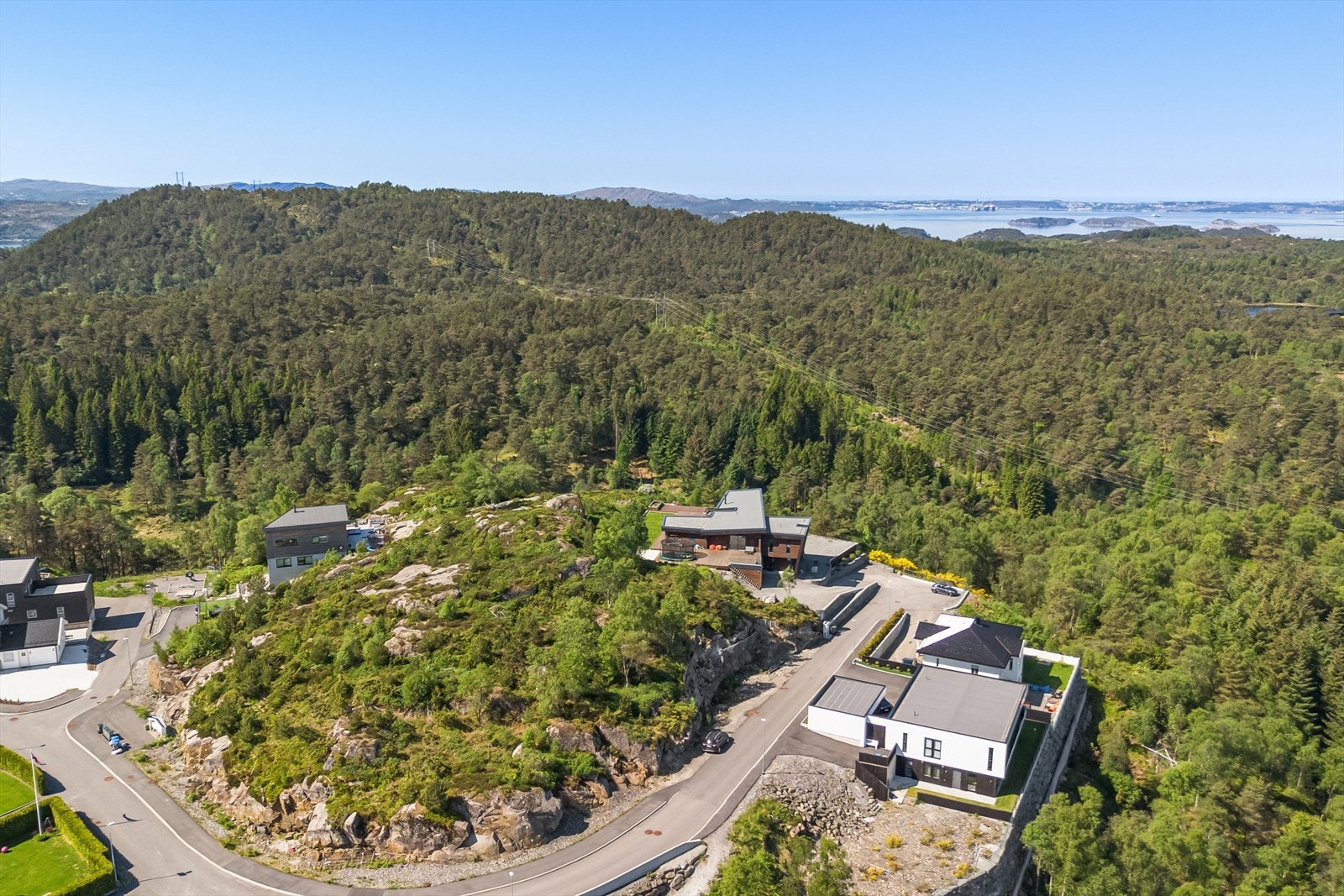 Eiendommen har fått rammetillatelse på oppføring av en råtøff funkis enebolig Galleribilde