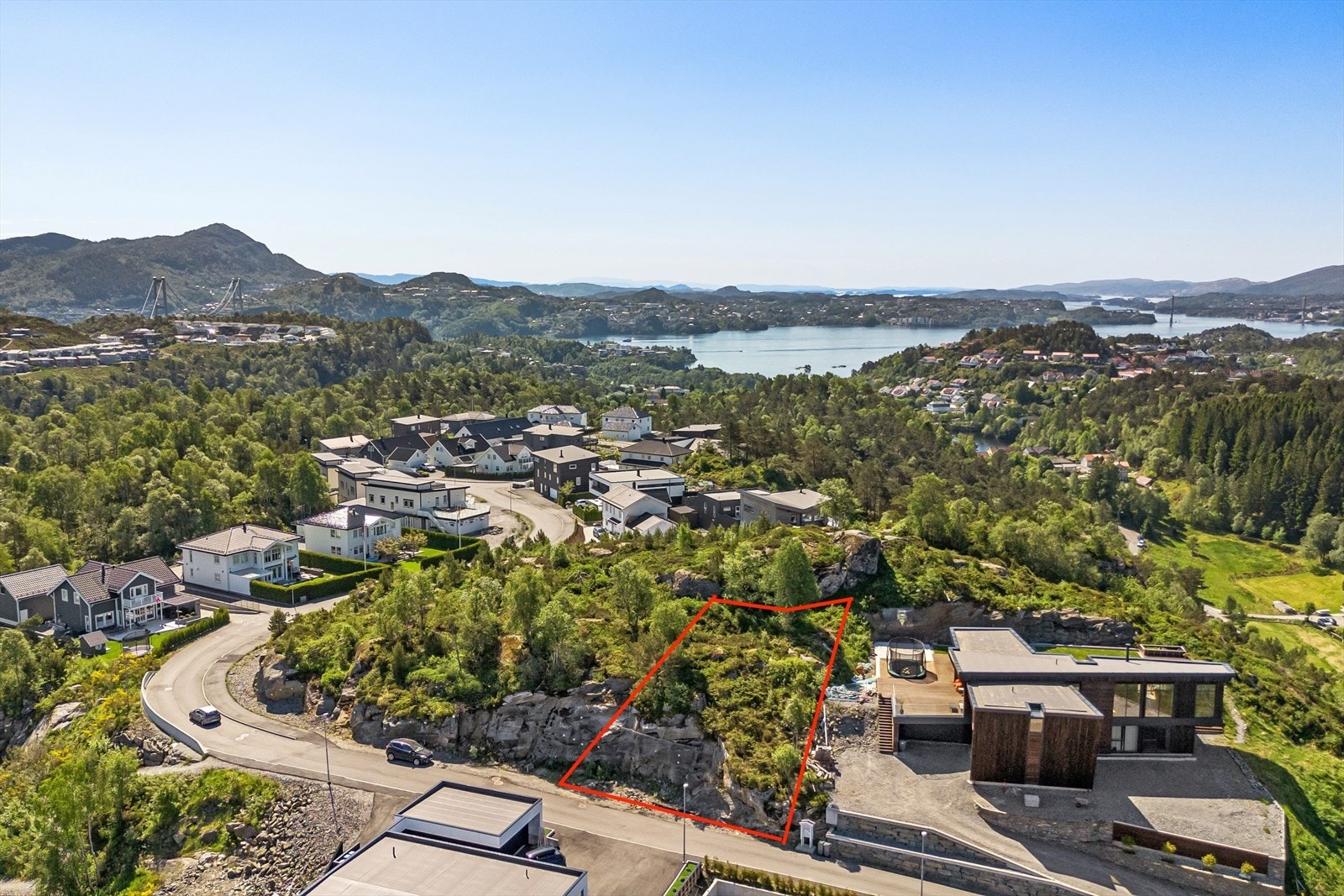 Eiendommen er tilknyttet Strusshamn skolekrets, samt at det er 3 barnehager i nærheten Galleribilde