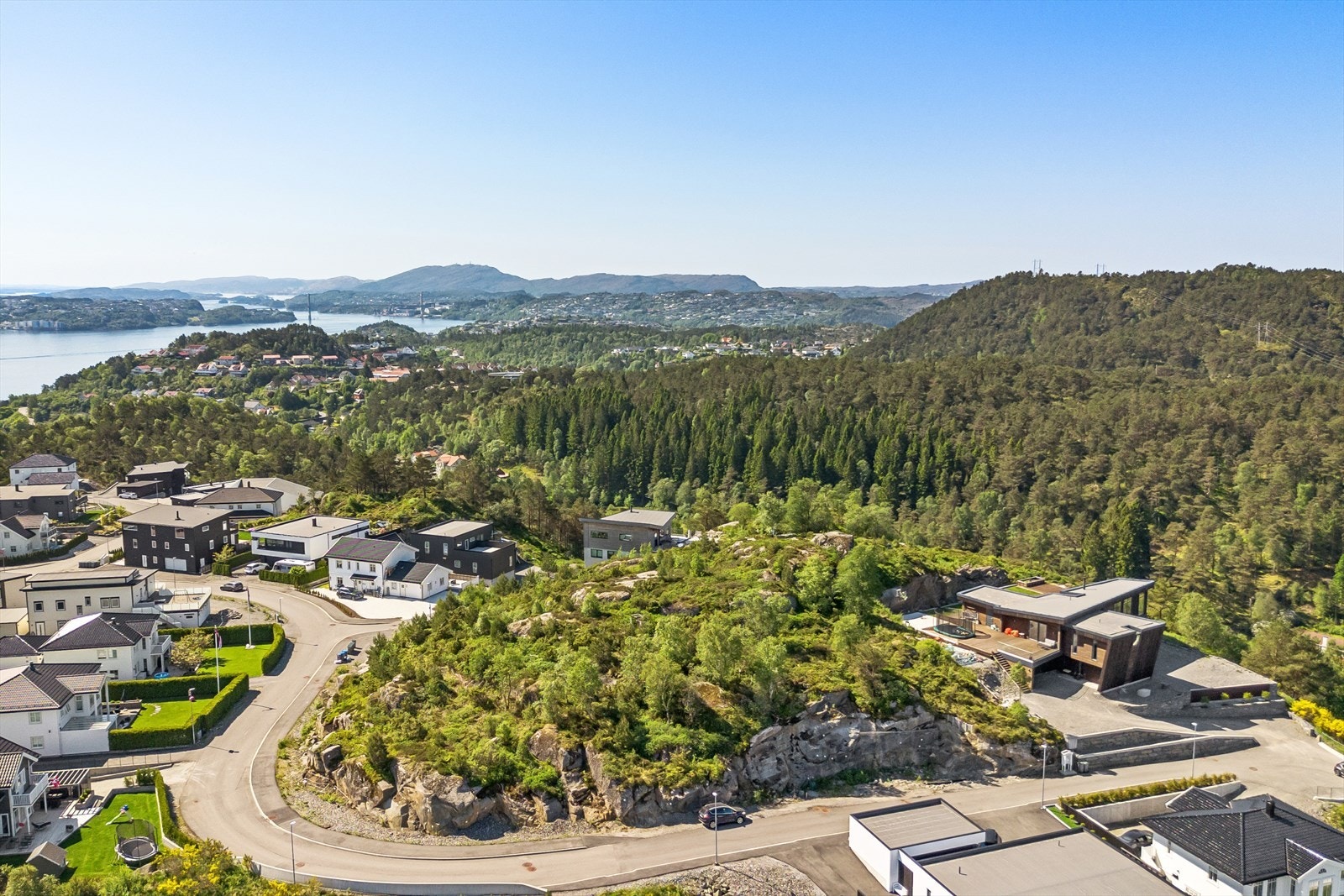 3 lekeplasser og en ballbane i nærområdet Galleribilde