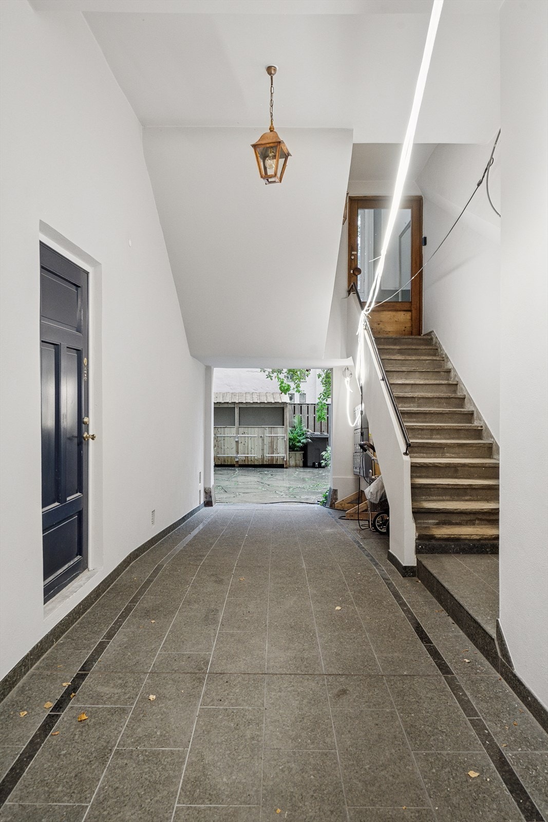 Portrommet har også vært endel av fasadeppussingen, delikat og bred inngangs passasje. Galleribilde