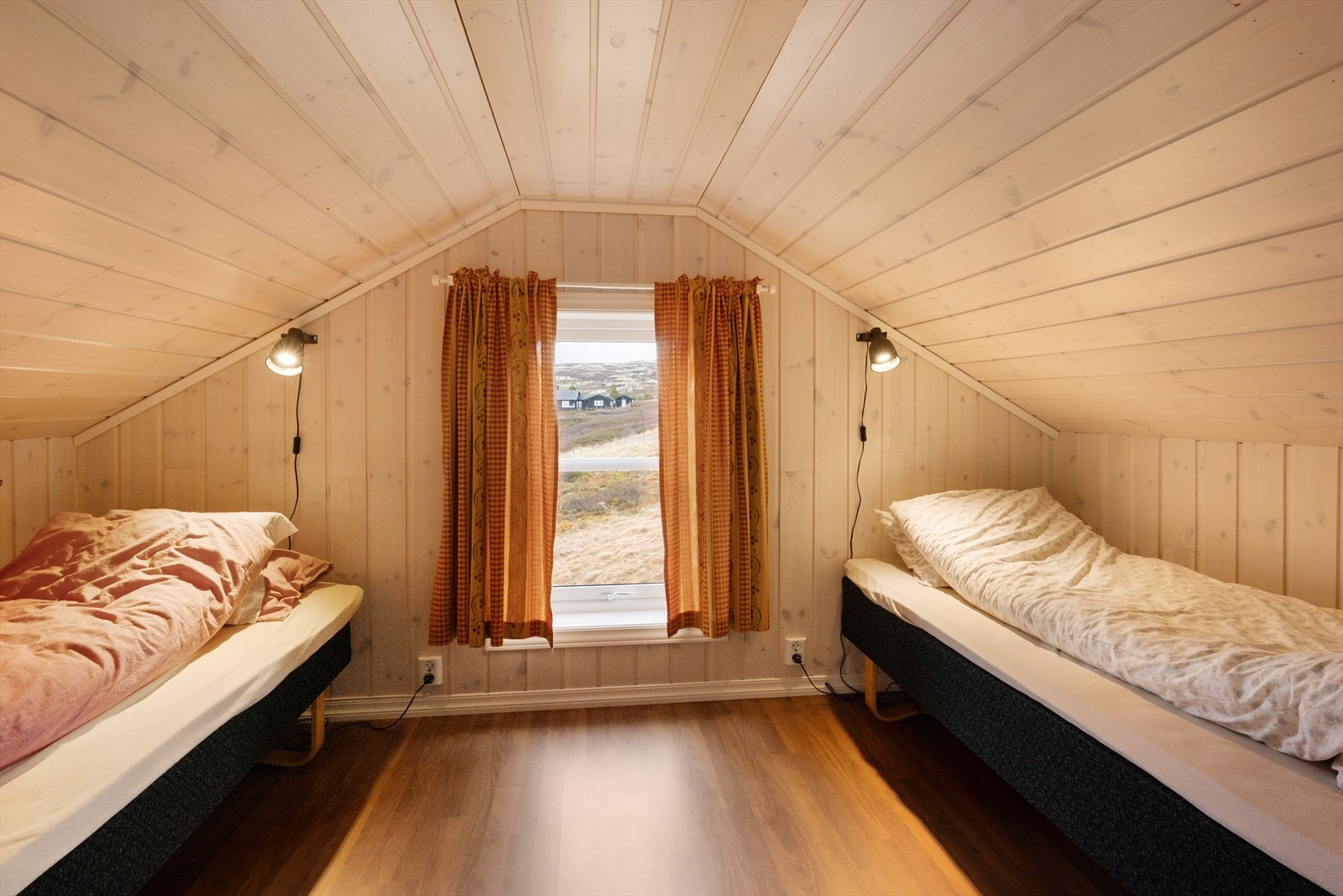 Soverom som i dag er innredet med to senger. Galleribilde